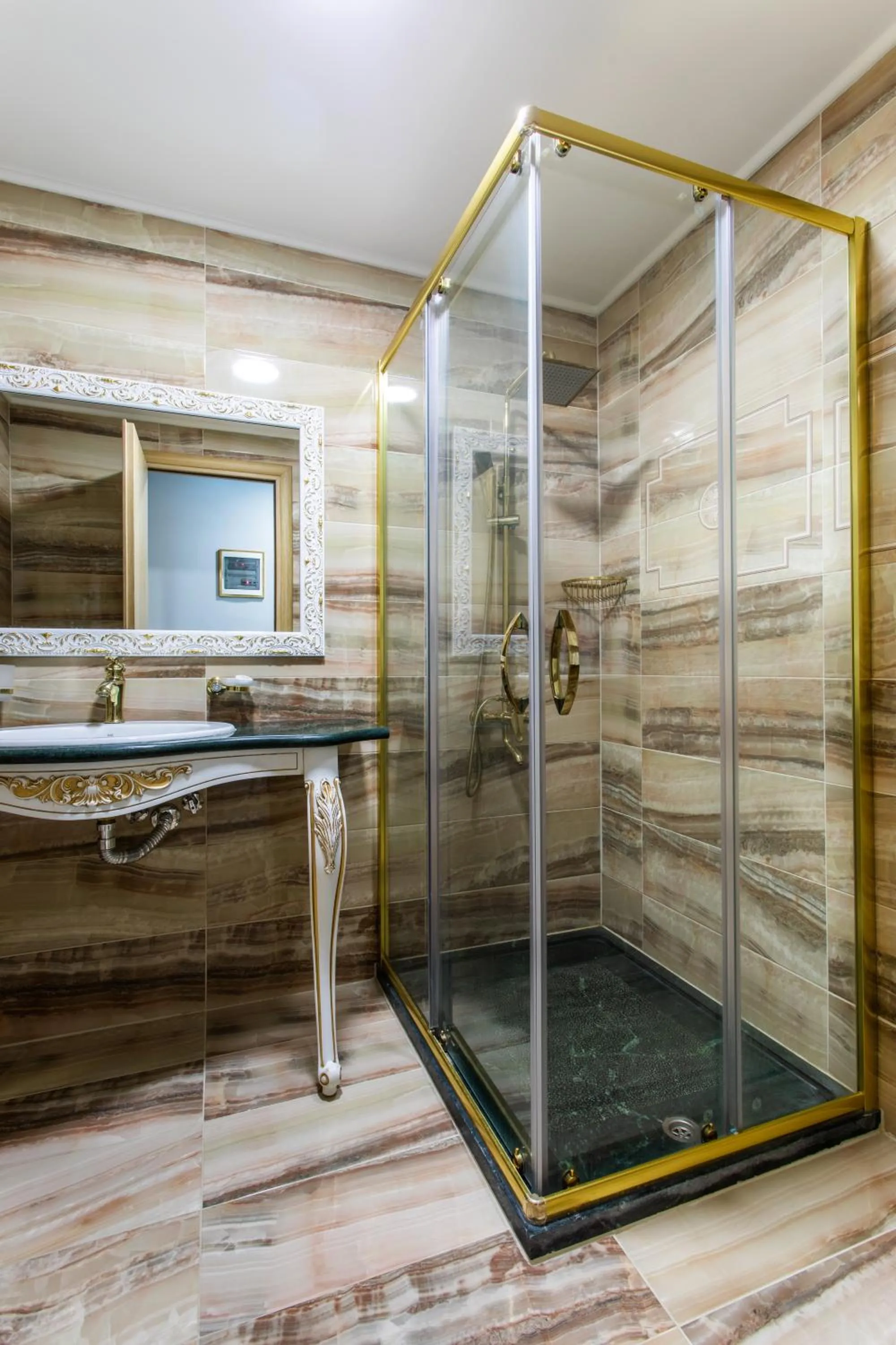 Bathroom in Wellness Santa Hotel - adults plus12