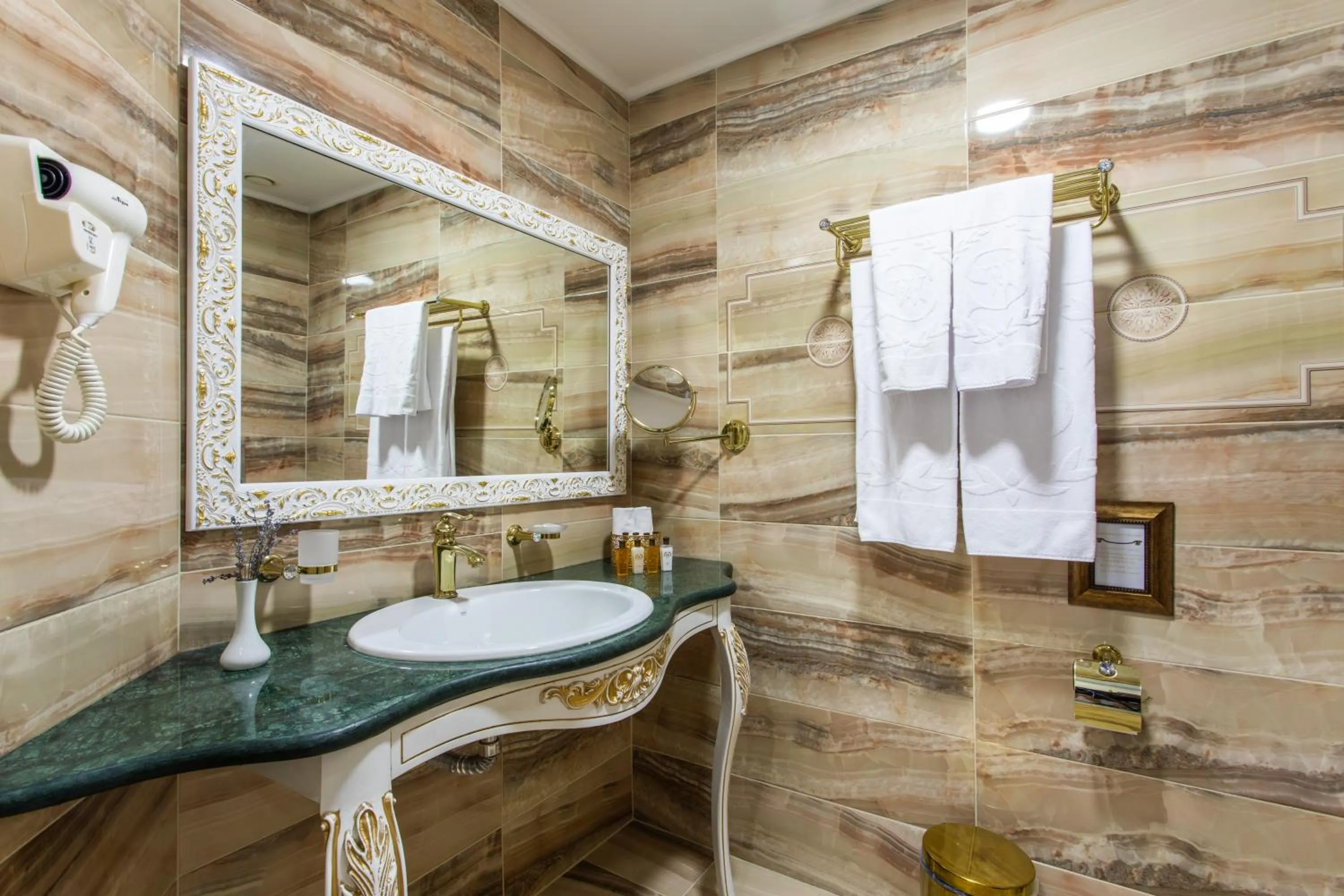 Bathroom in Wellness Santa Hotel - adults plus12