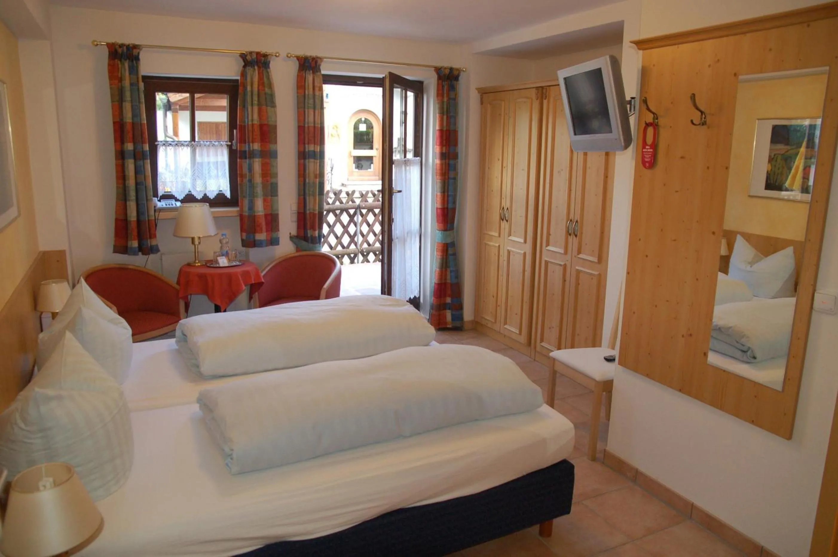 Photo of the whole room, Bed in Hotel Garni Otto Huber
