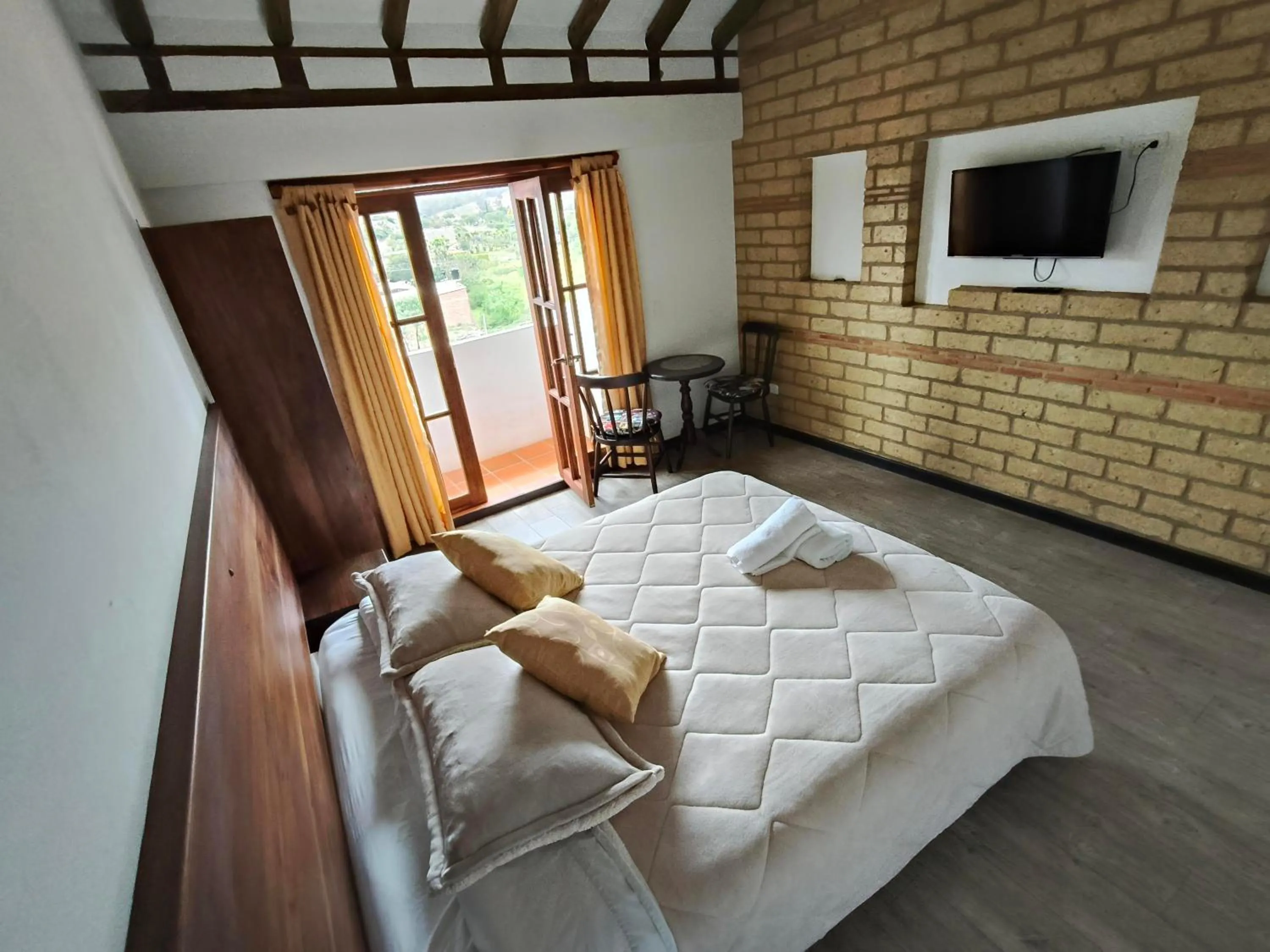 Deluxe Double Room with Balcony in Hotel San Luis Sachica ng