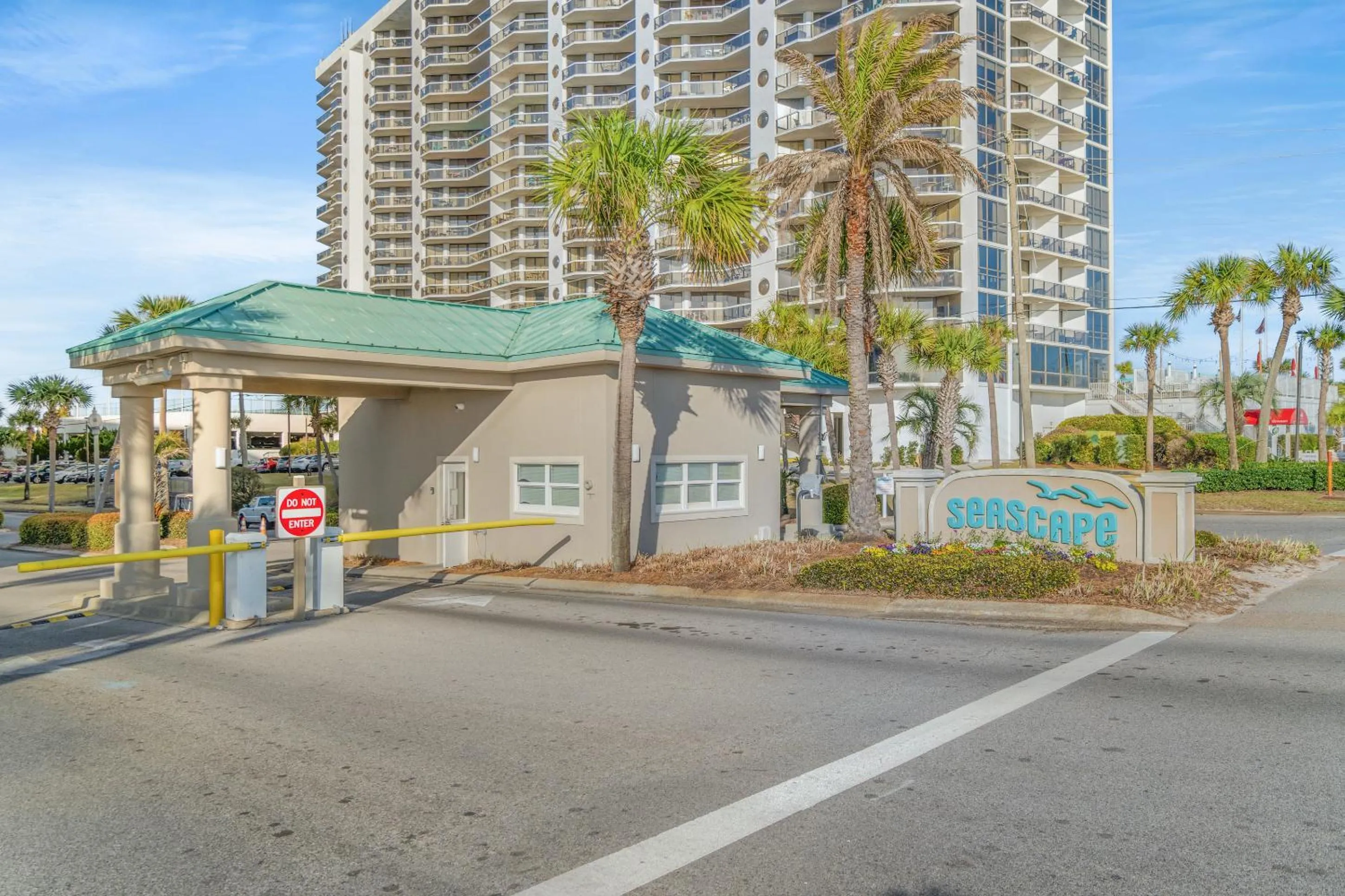 Property building in Majestic Sun Beach Resort by Panhandle Getaways