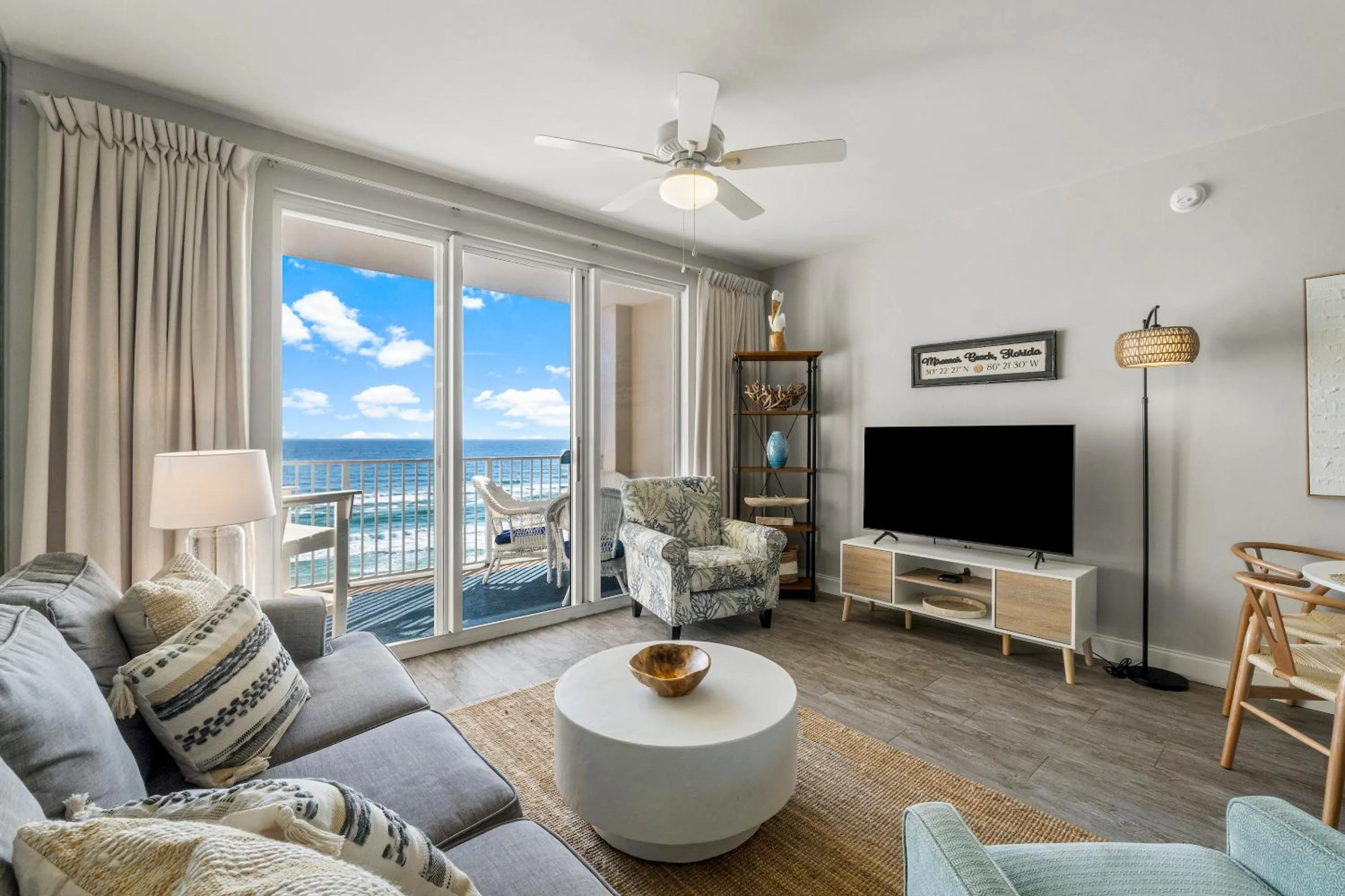 TV and multimedia in Majestic Sun Beach Resort by Panhandle Getaways