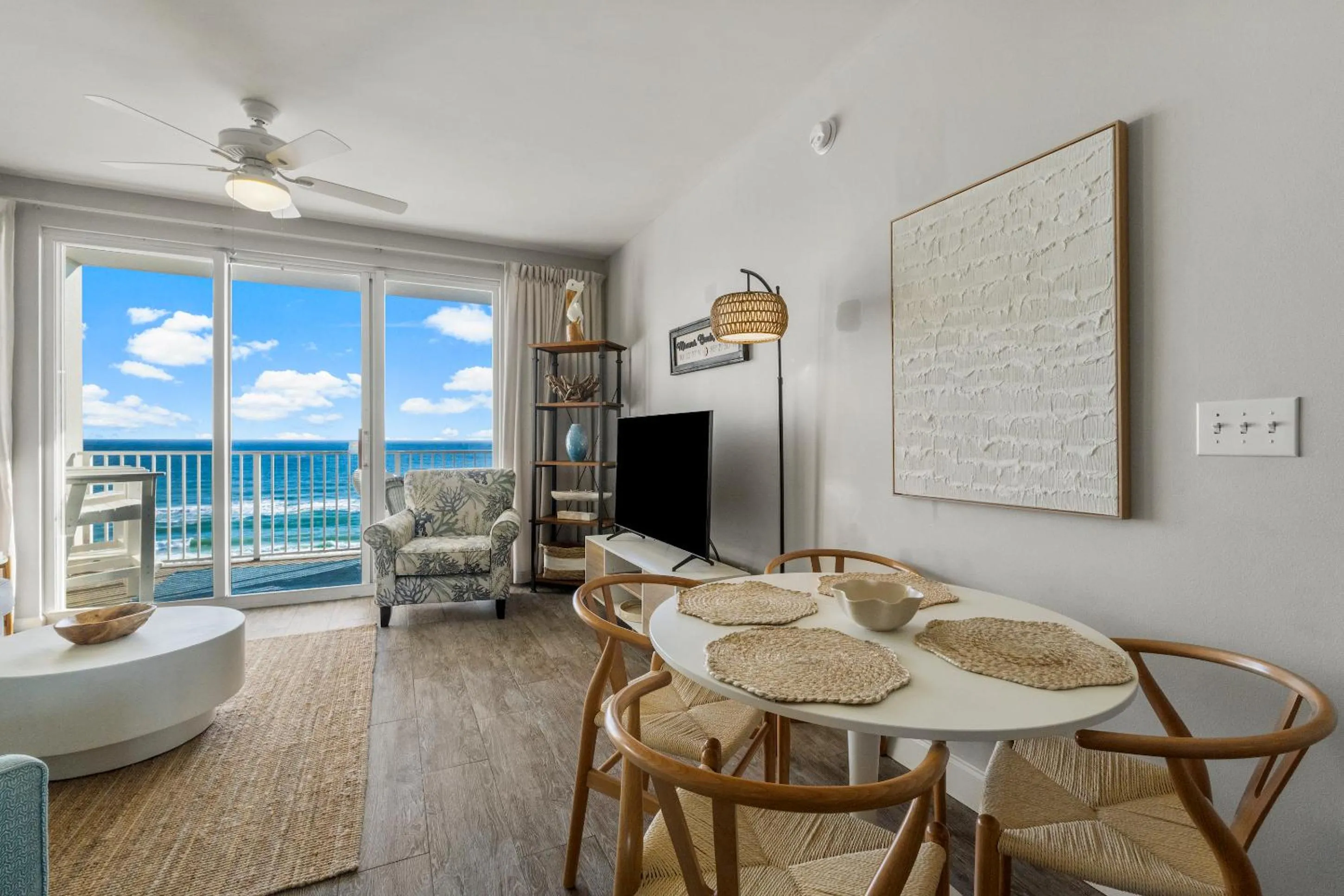 TV and multimedia in Majestic Sun Beach Resort by Panhandle Getaways