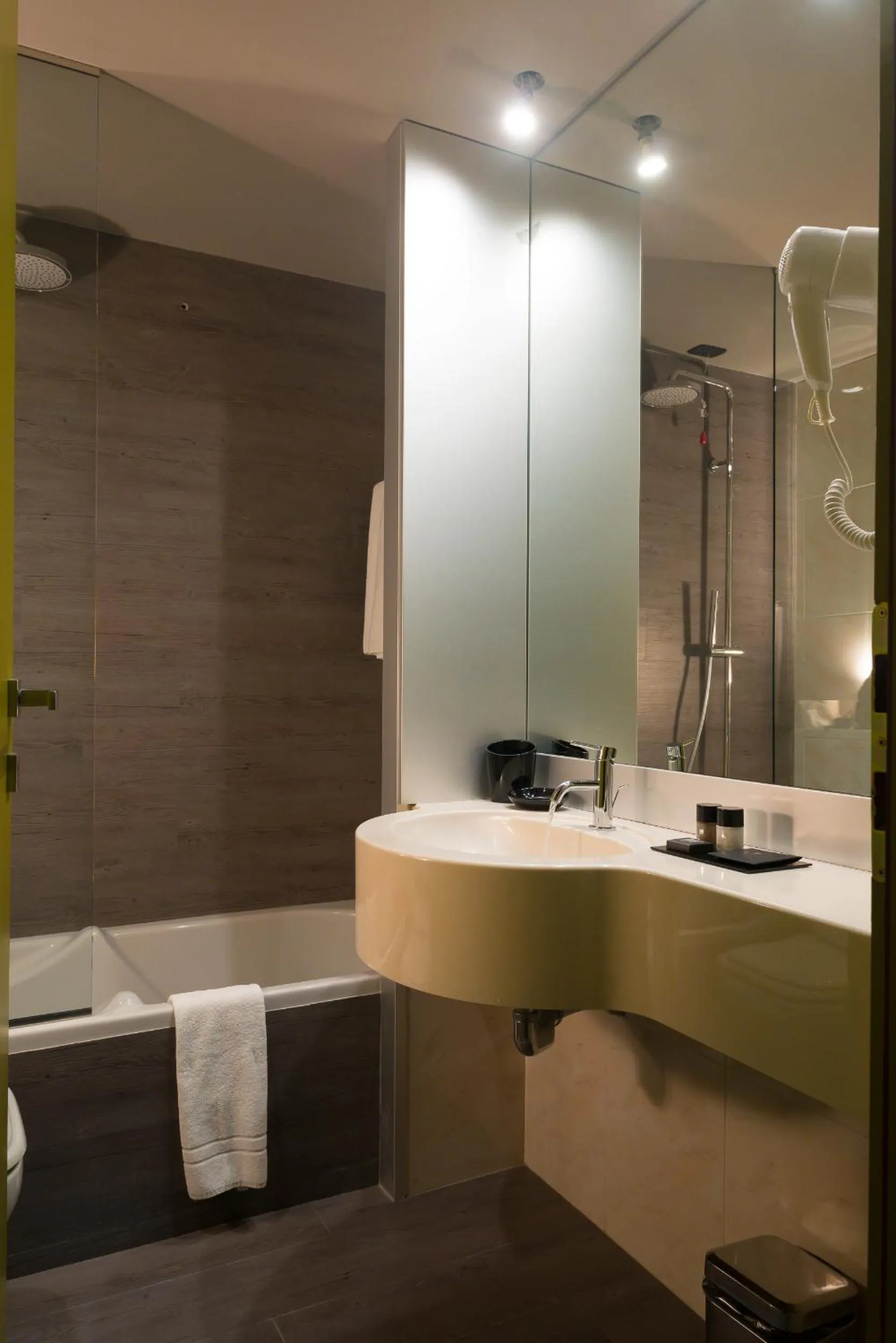 Bathroom in Hotel Europa