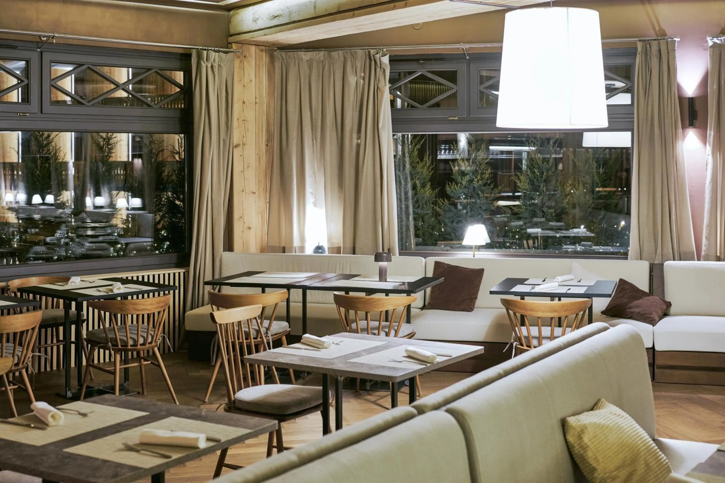 Restaurant/places to eat in Hotel Europa