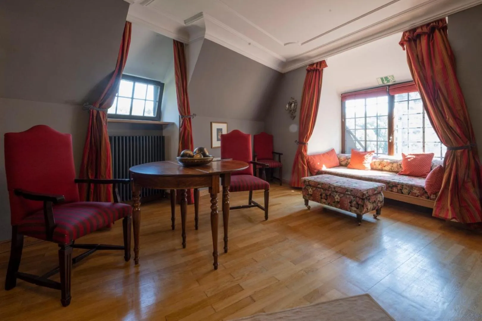 Photo of the whole room, Bed in Burg Rabenstein