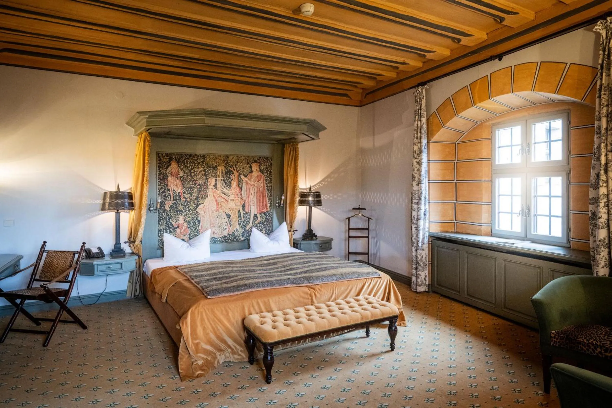 Photo of the whole room, Bed in Burg Rabenstein
