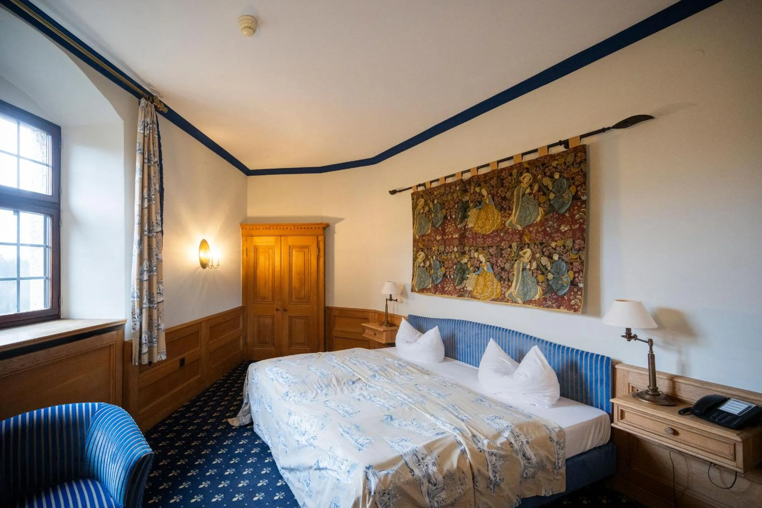 Photo of the whole room, Bed in Burg Rabenstein