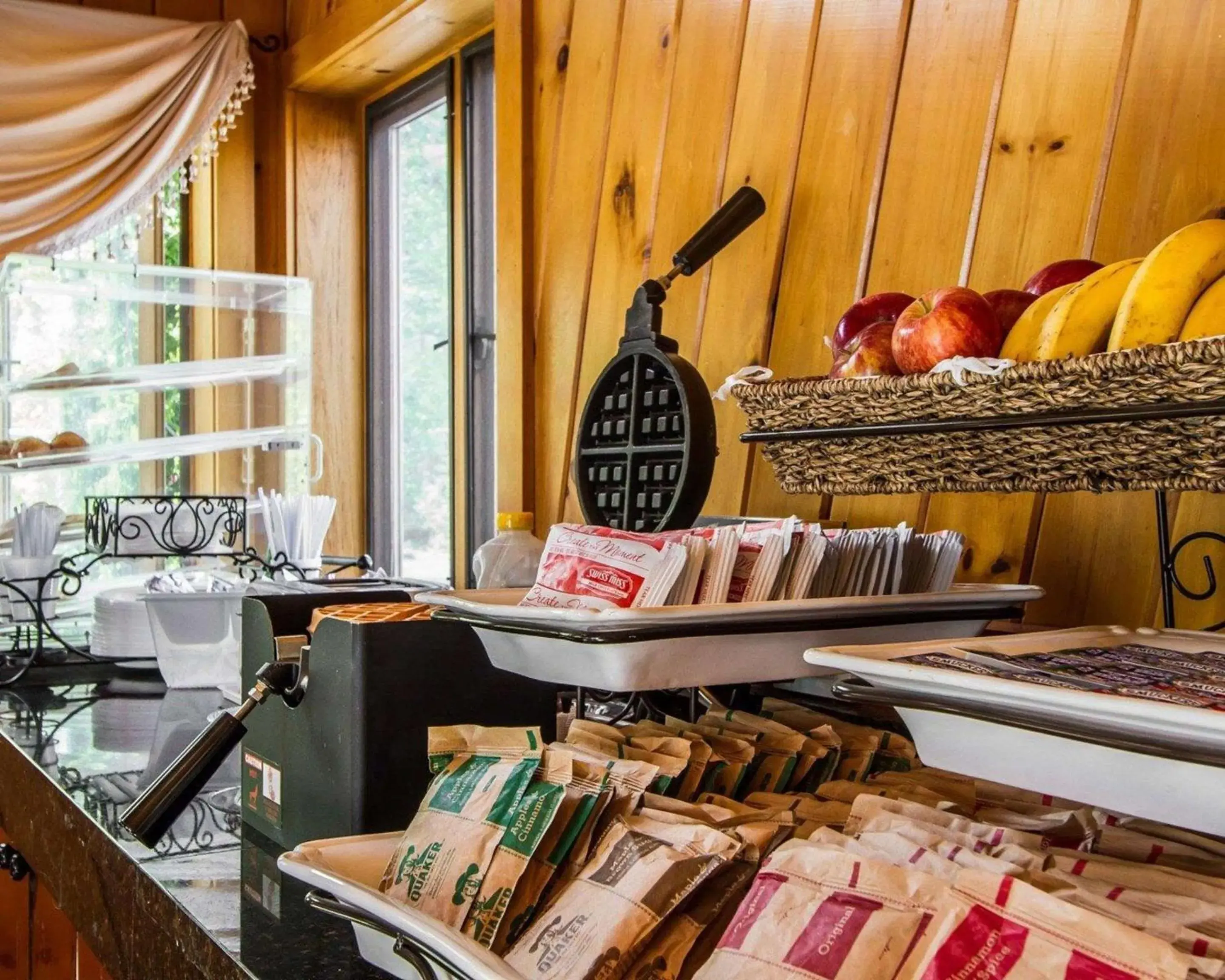 Restaurant/places to eat in Rodeway Inn & Suites Brunswick near Hwy 1 Restaurant/places to eat in Rodeway Inn & Suites Brunswick near Hwy 1