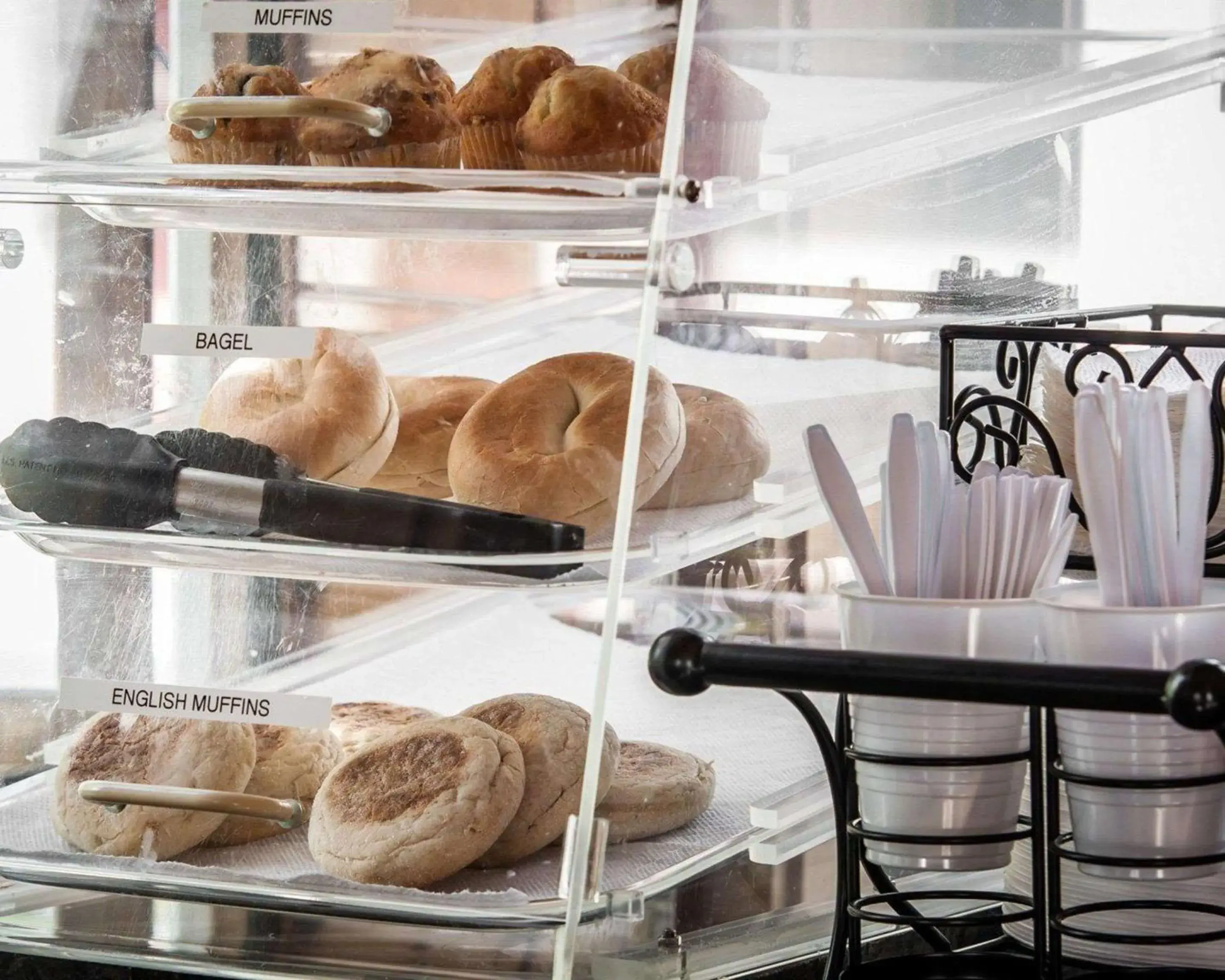 Restaurant/places to eat in Rodeway Inn & Suites Brunswick near Hwy 1 Restaurant/places to eat in Rodeway Inn & Suites Brunswick near Hwy 1