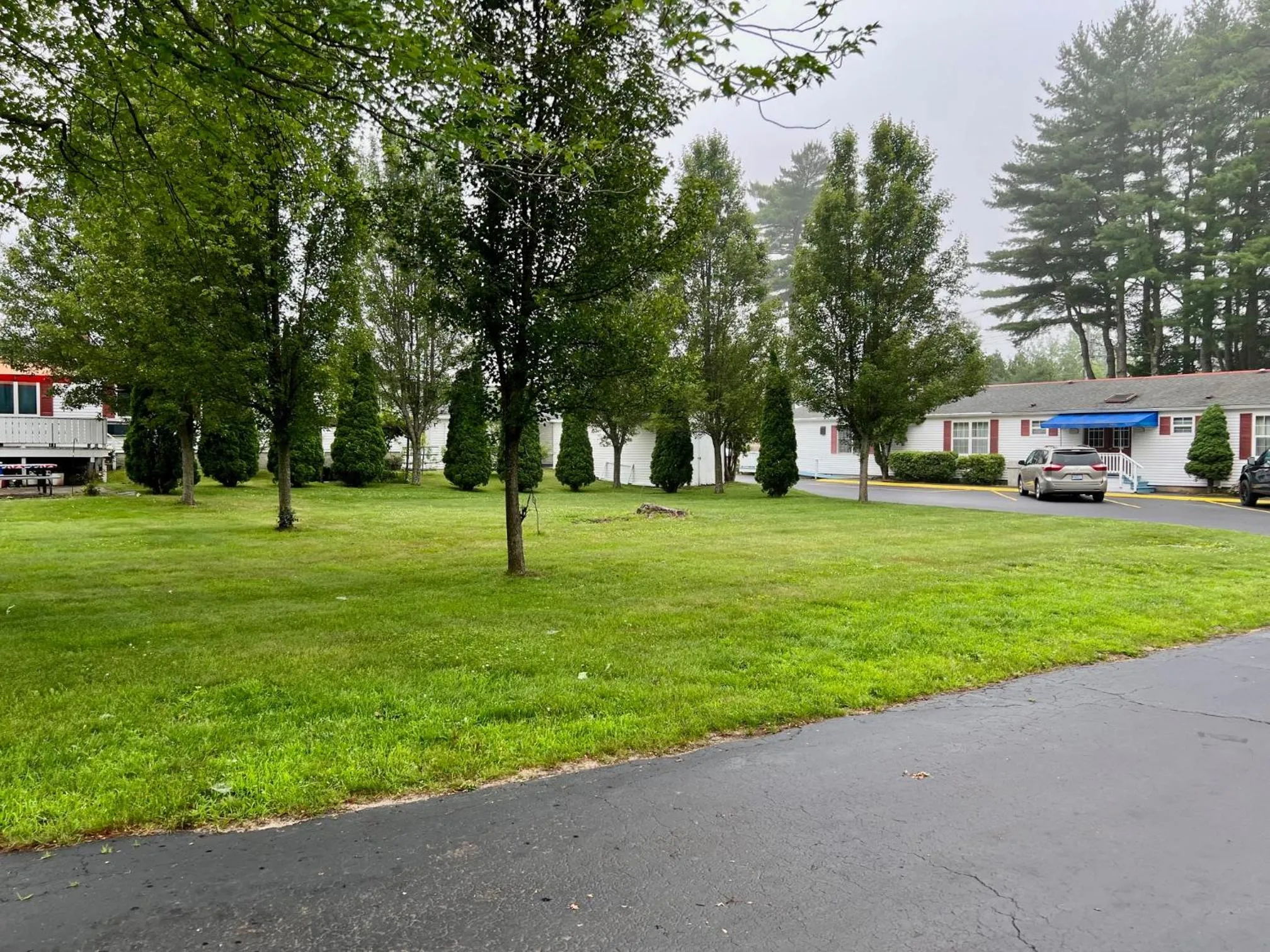 Rodeway Inn & Suites Brunswick near Hwy 1