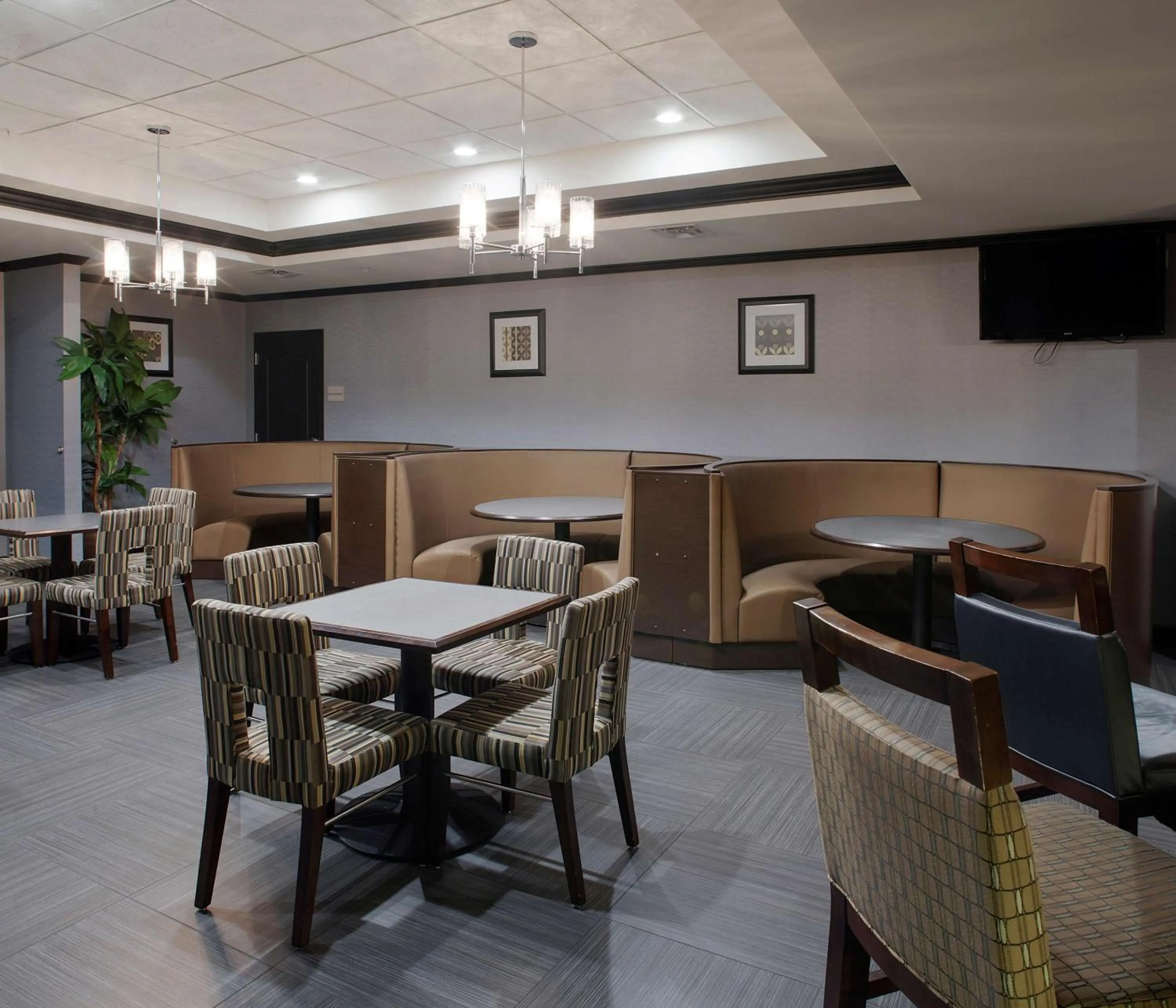 Lounge or bar in Hilton Garden Inn Jonesboro