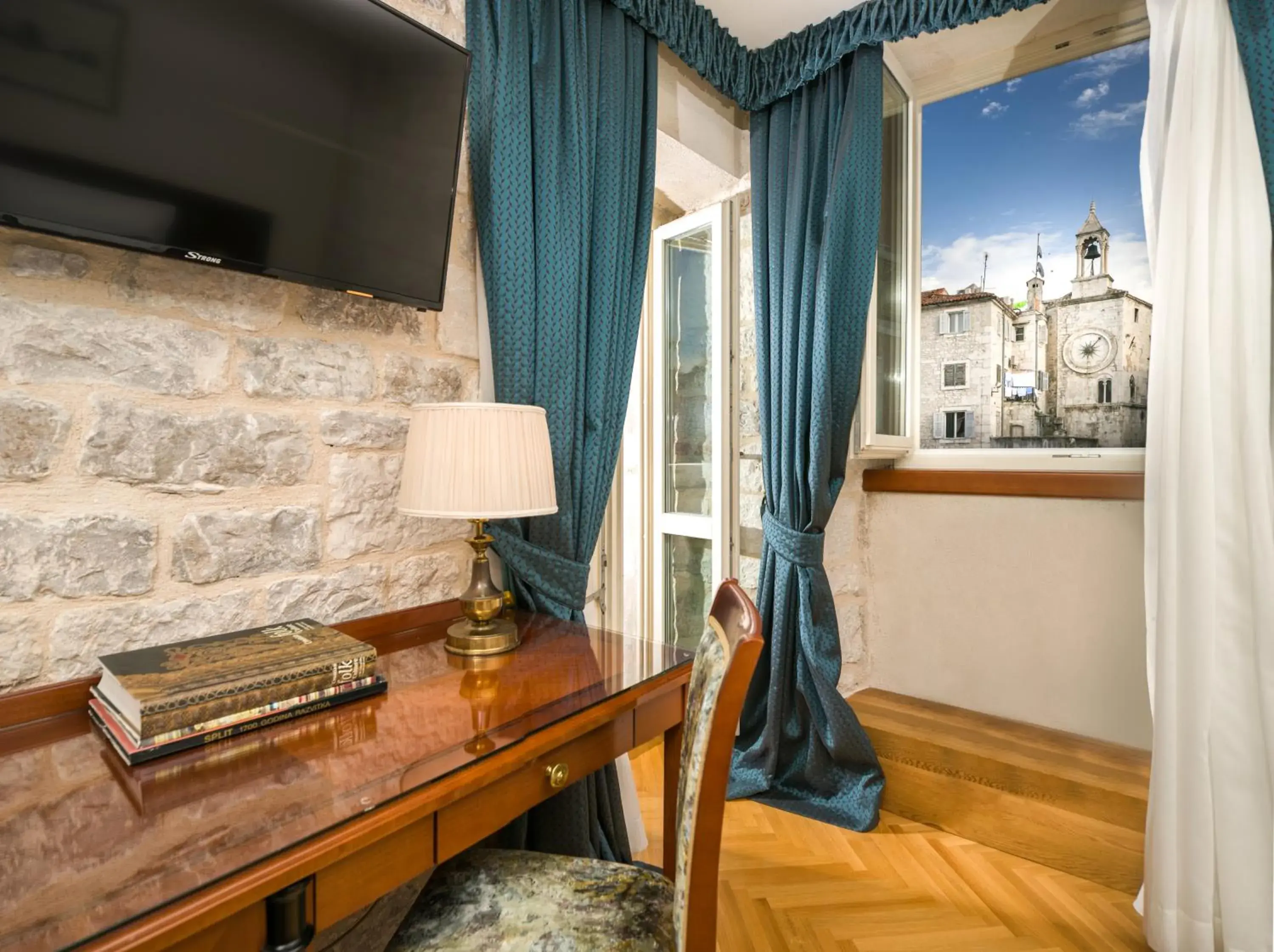 Deluxe Double Room with Balcony in Judita Palace Heritage Hotel Deluxe Double Room with Balcony in Judita Palace Heritage Hotel