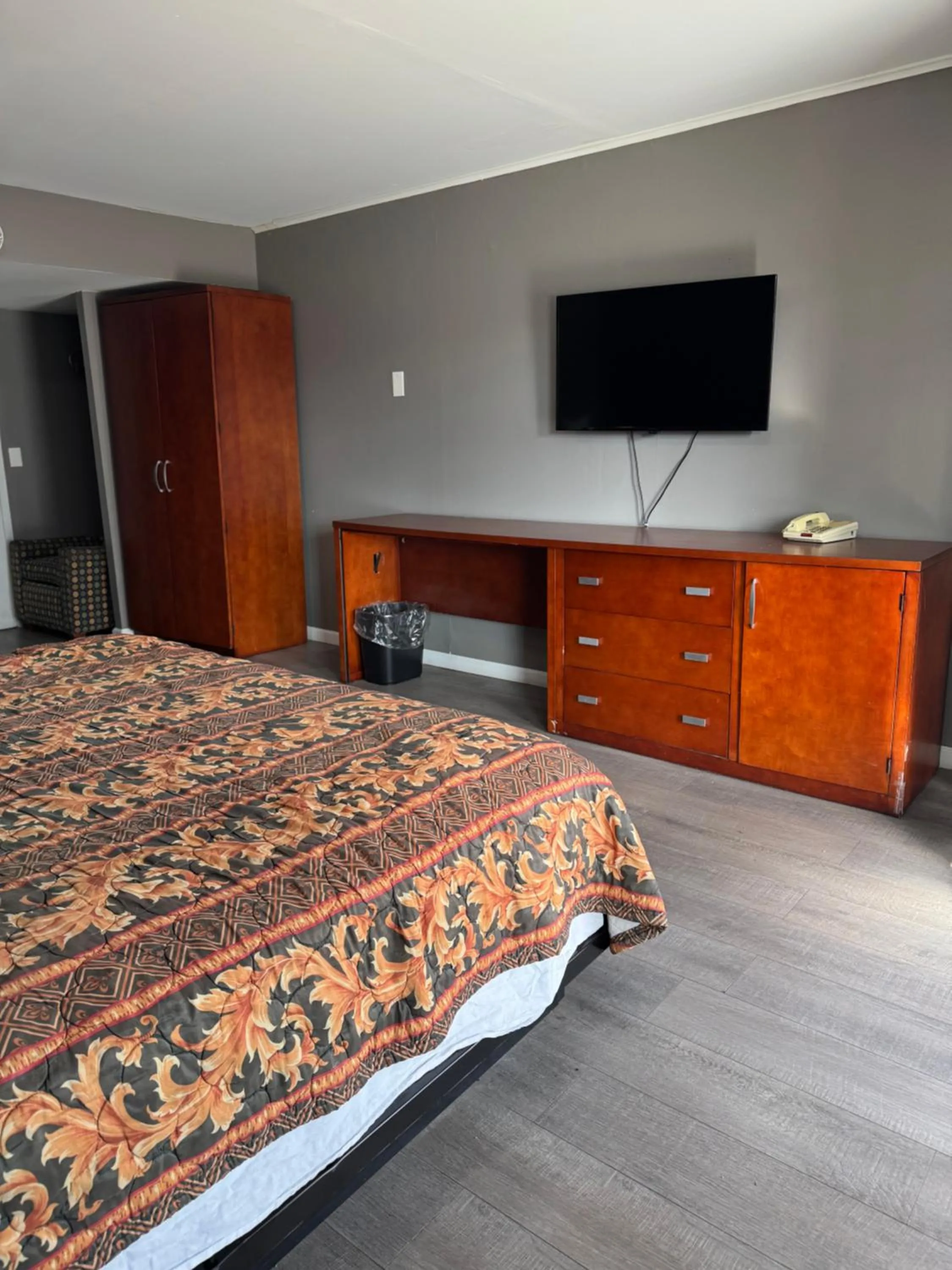 Bed in Budget Inn New Cumberland-Harrisburg-Hershey-York