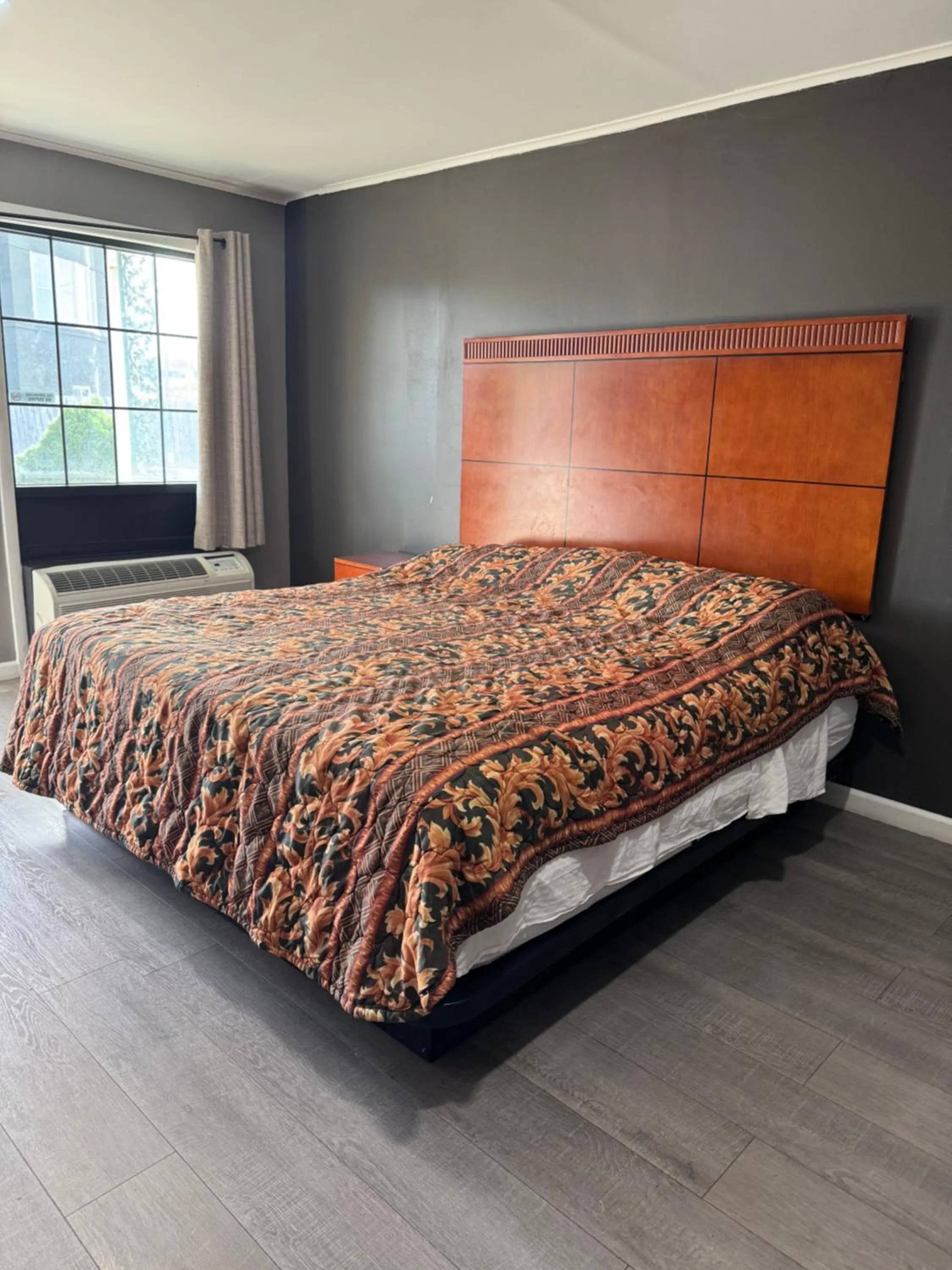 Bed in Budget Inn New Cumberland-Harrisburg-Hershey-York