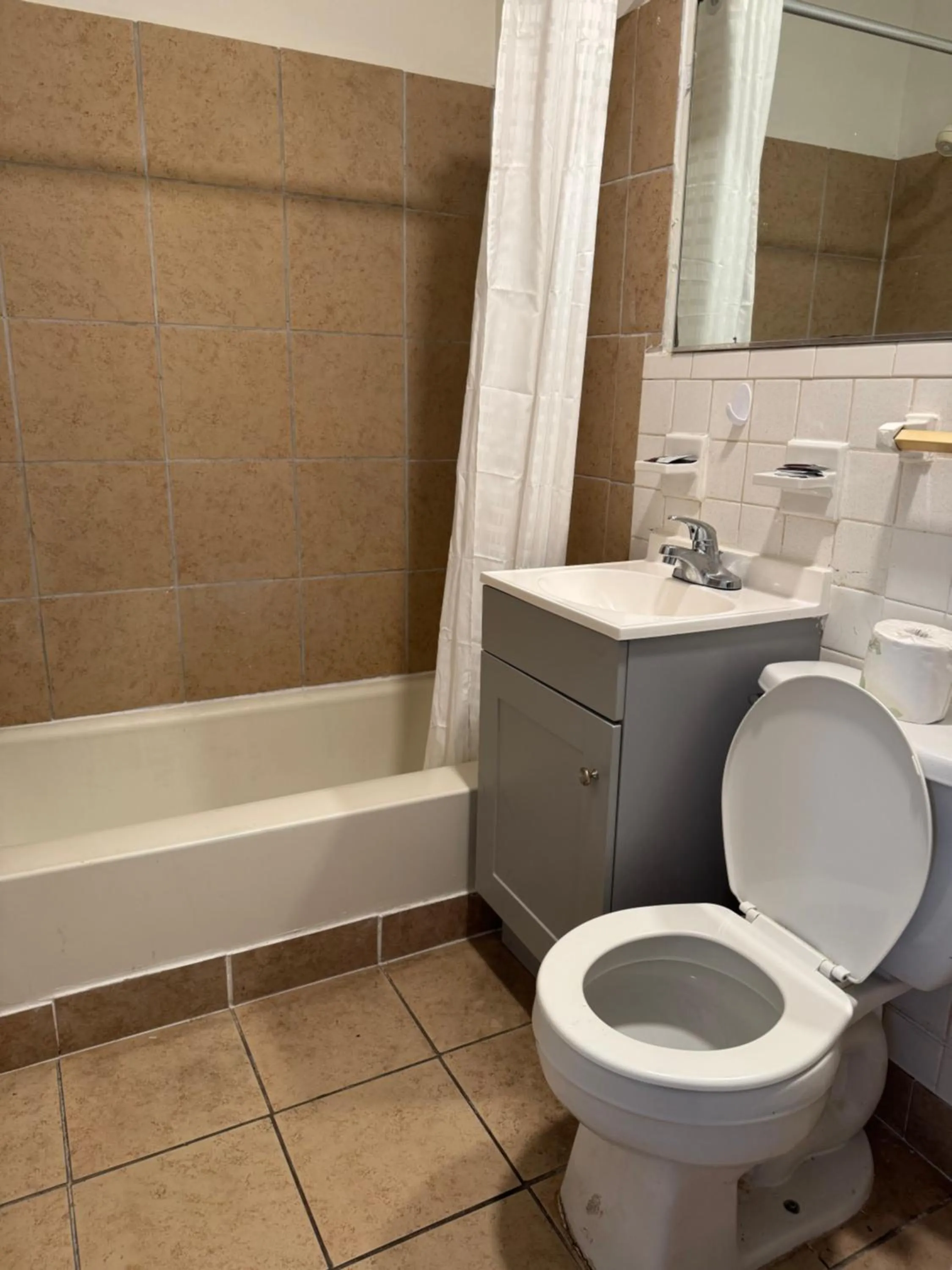 Shower in Budget Inn New Cumberland-Harrisburg-Hershey-York