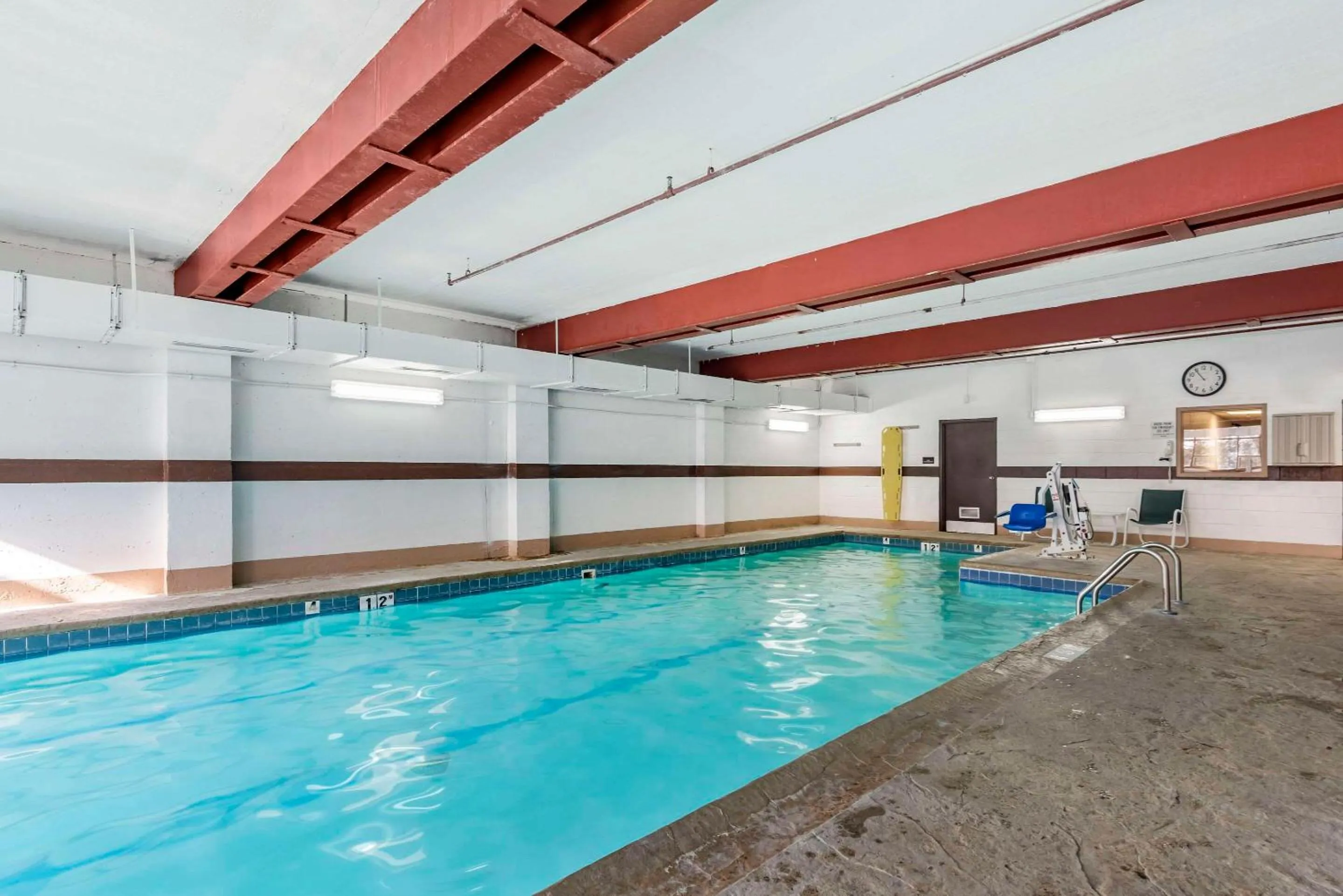 Swimming pool in Comfort Inn Augusta