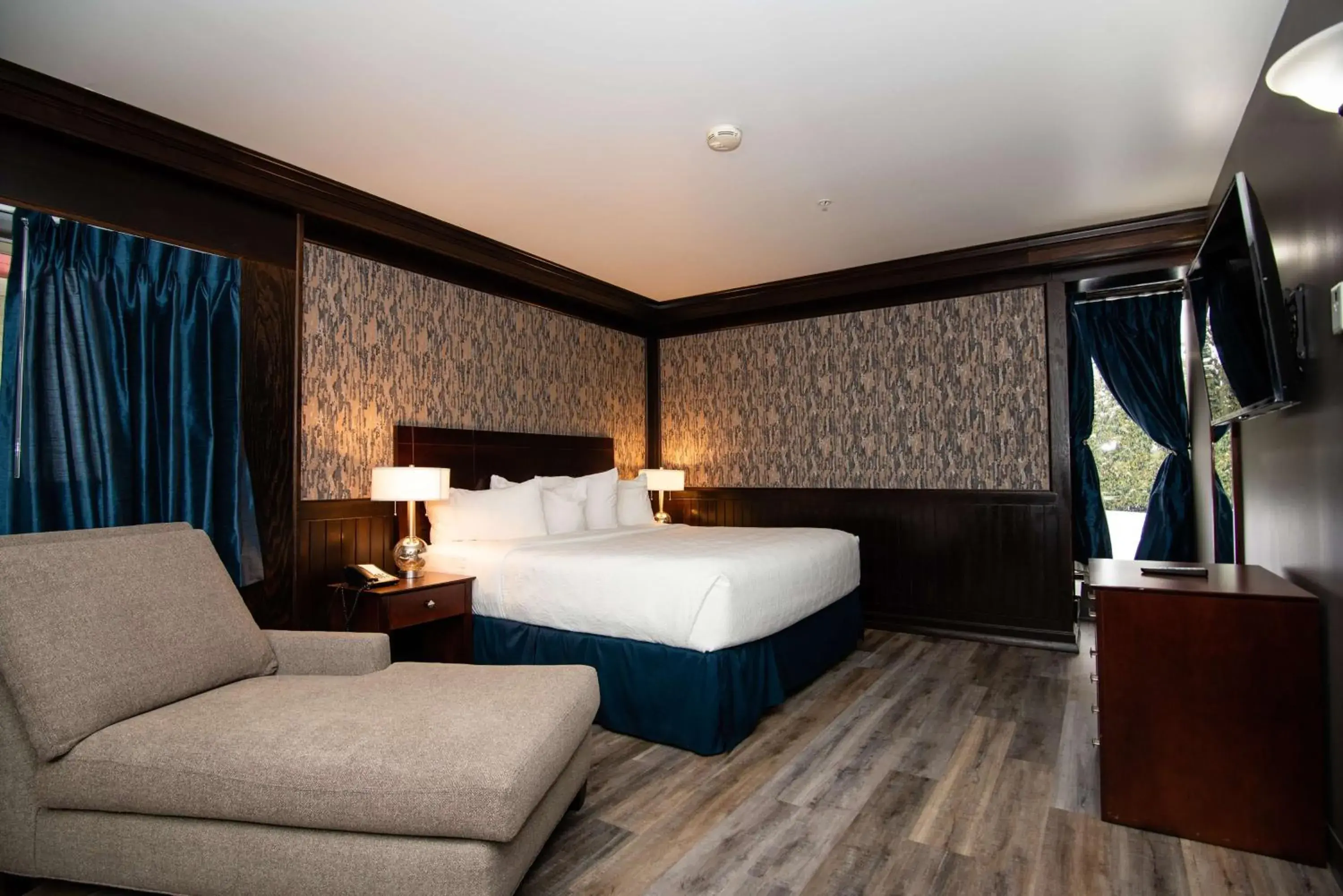 King Suite with One King Bed and Two Sofa Beds - Jetted Tub in Best Western Plus Plattsburgh King Suite with One King Bed and Two Sofa Beds - Jetted Tub in Best Western Plus Plattsburgh