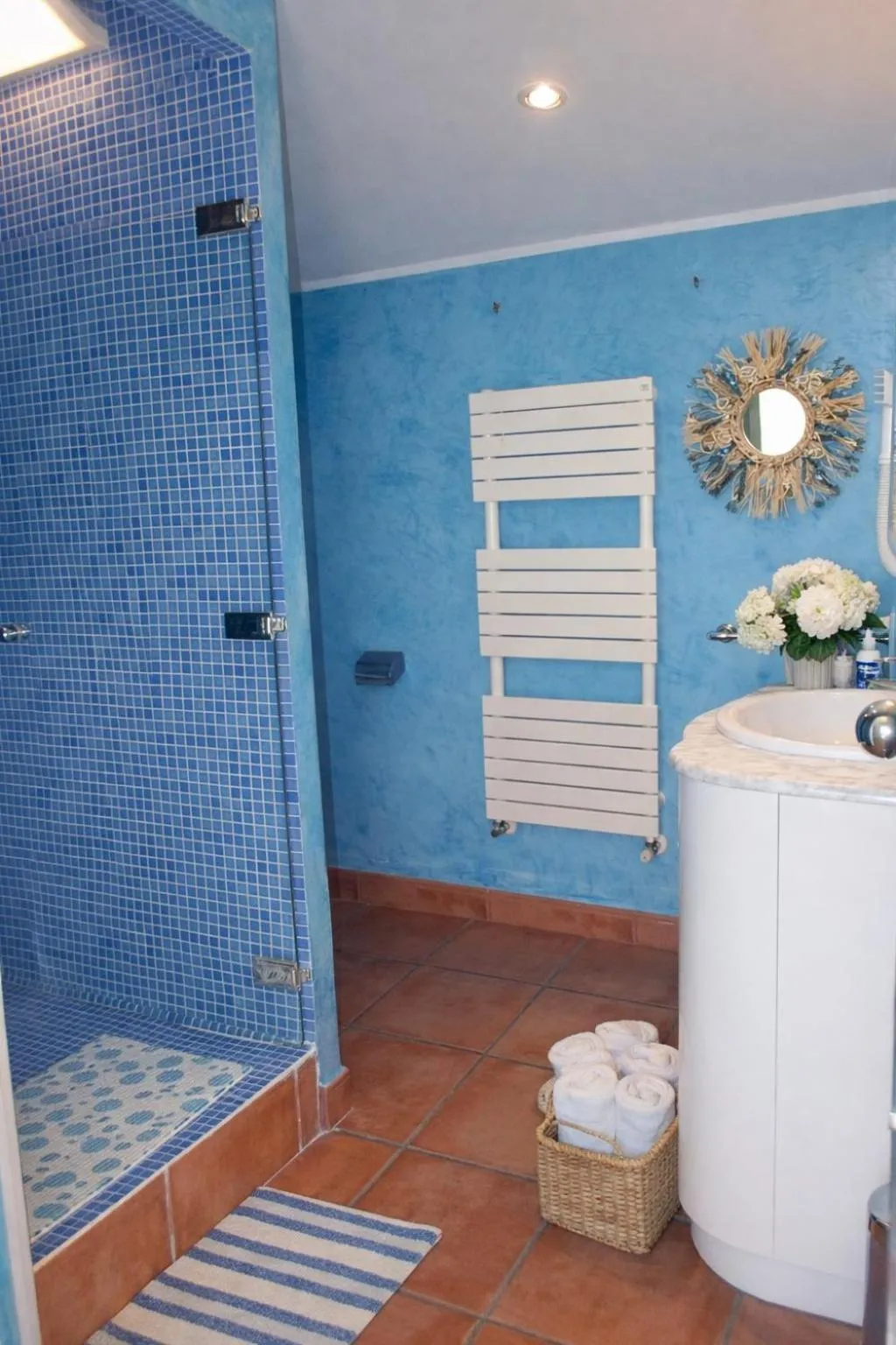Bathroom in YUTA by Danlux Invest