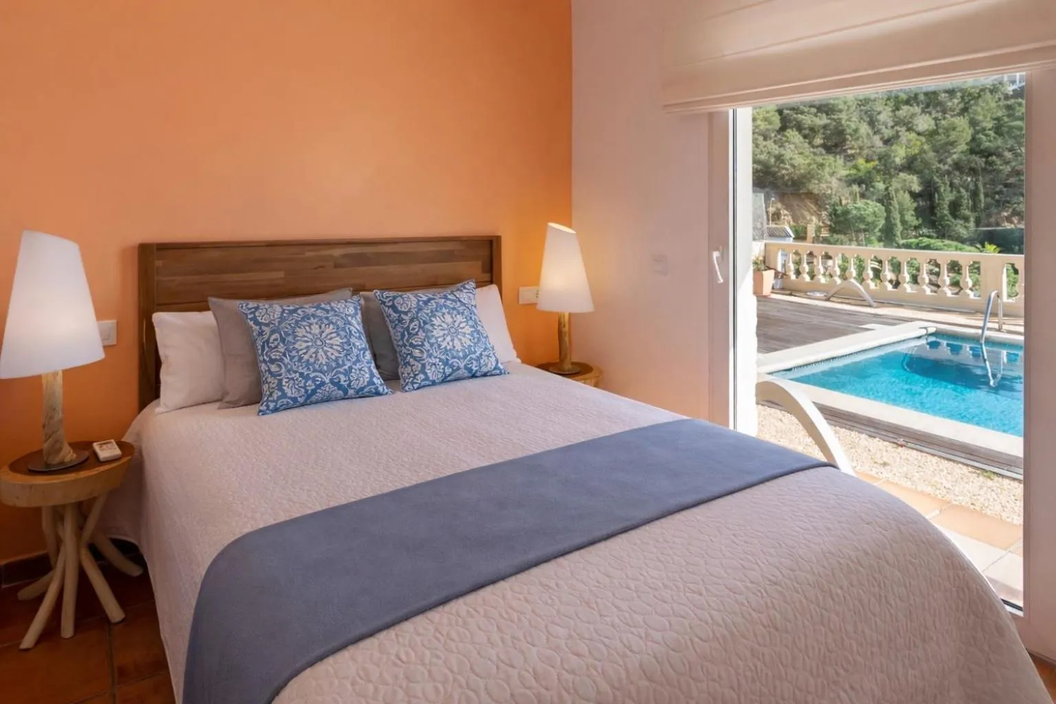 Bedroom, Bed in YUTA by Danlux Invest