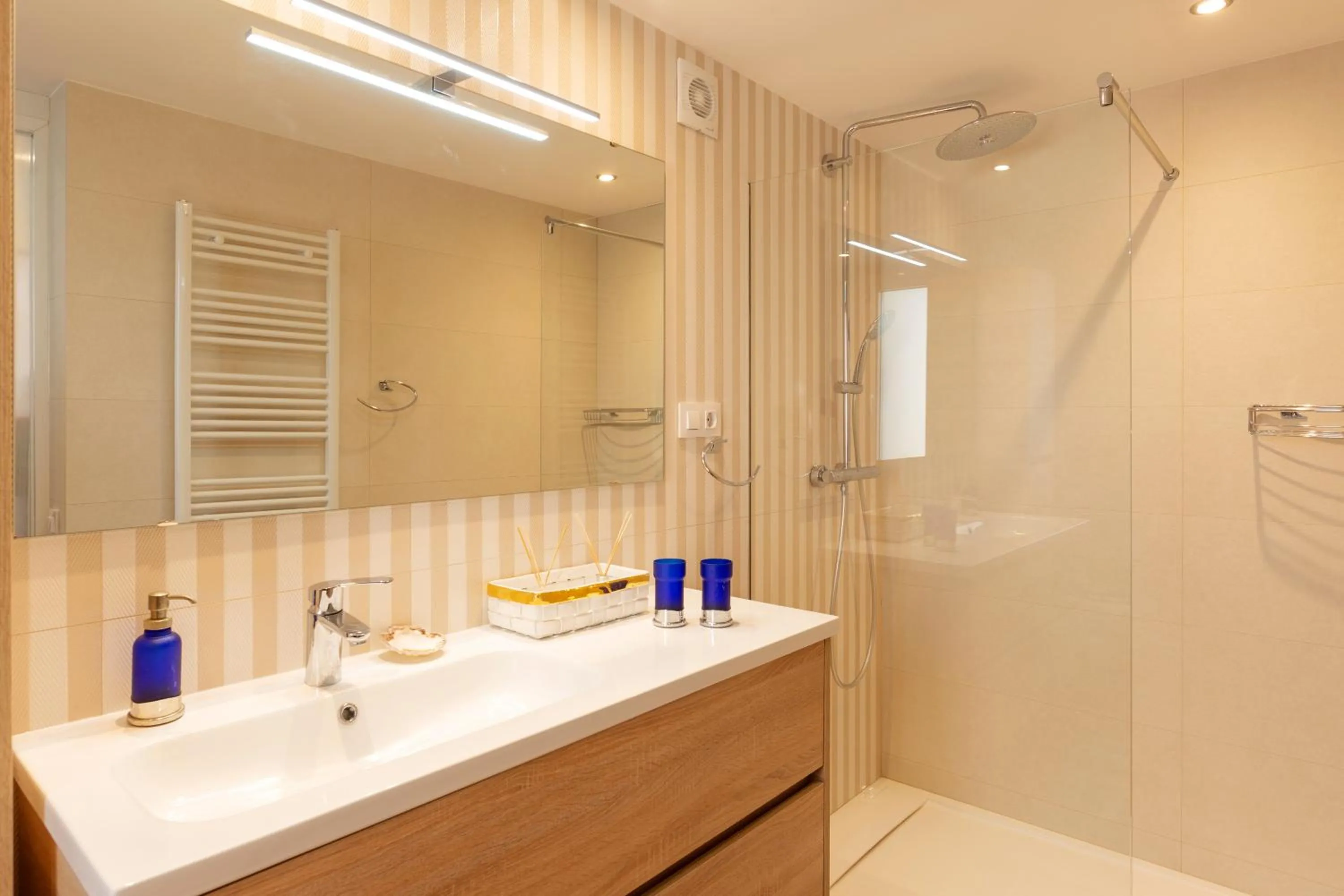Bathroom in YUTA by Danlux Invest