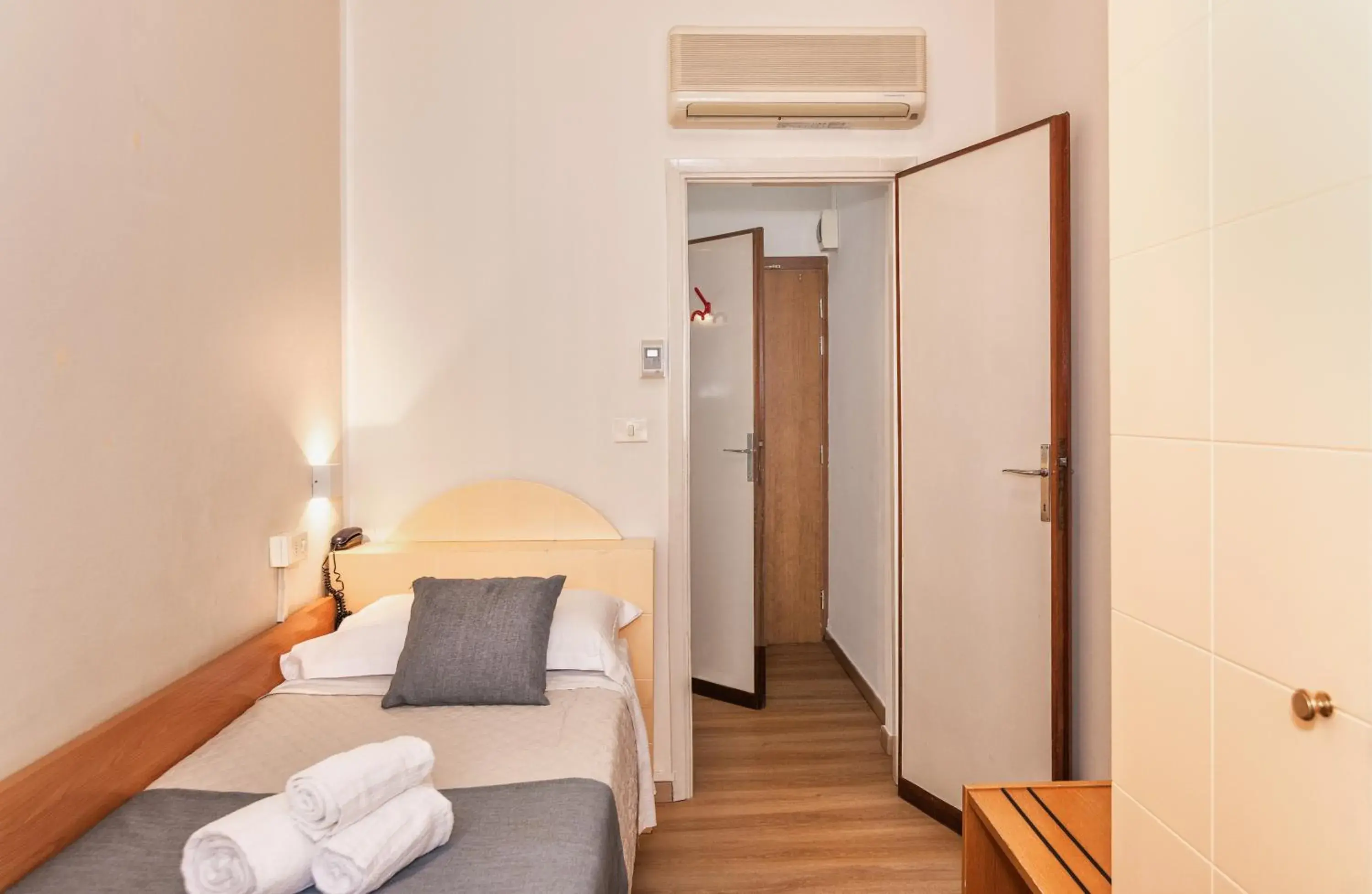 Small Single Room in Hotel Stella D'Italia Small Single Room in Hotel Stella D'Italia