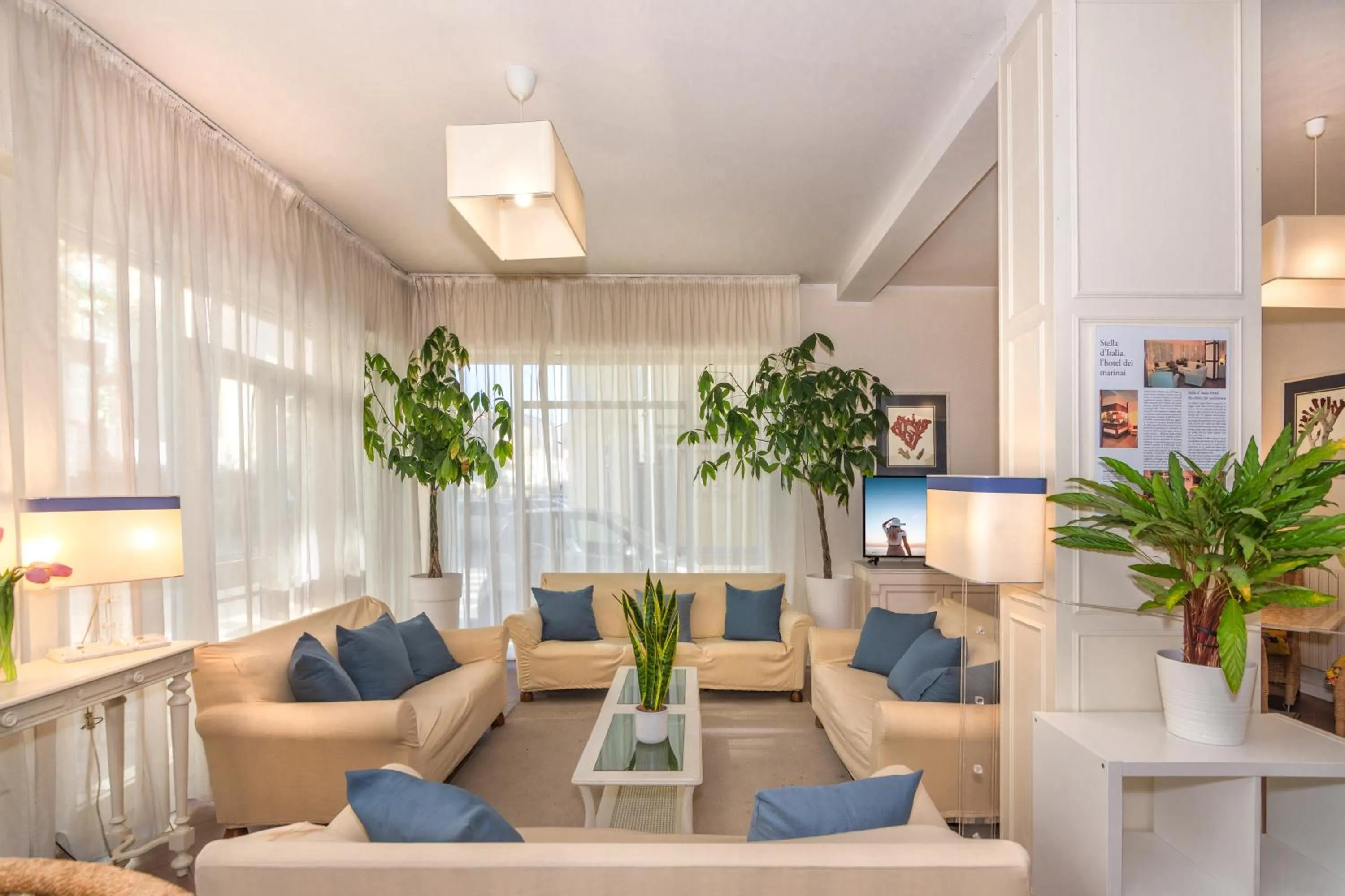 Communal lounge/ TV room in Hotel Stella D'Italia