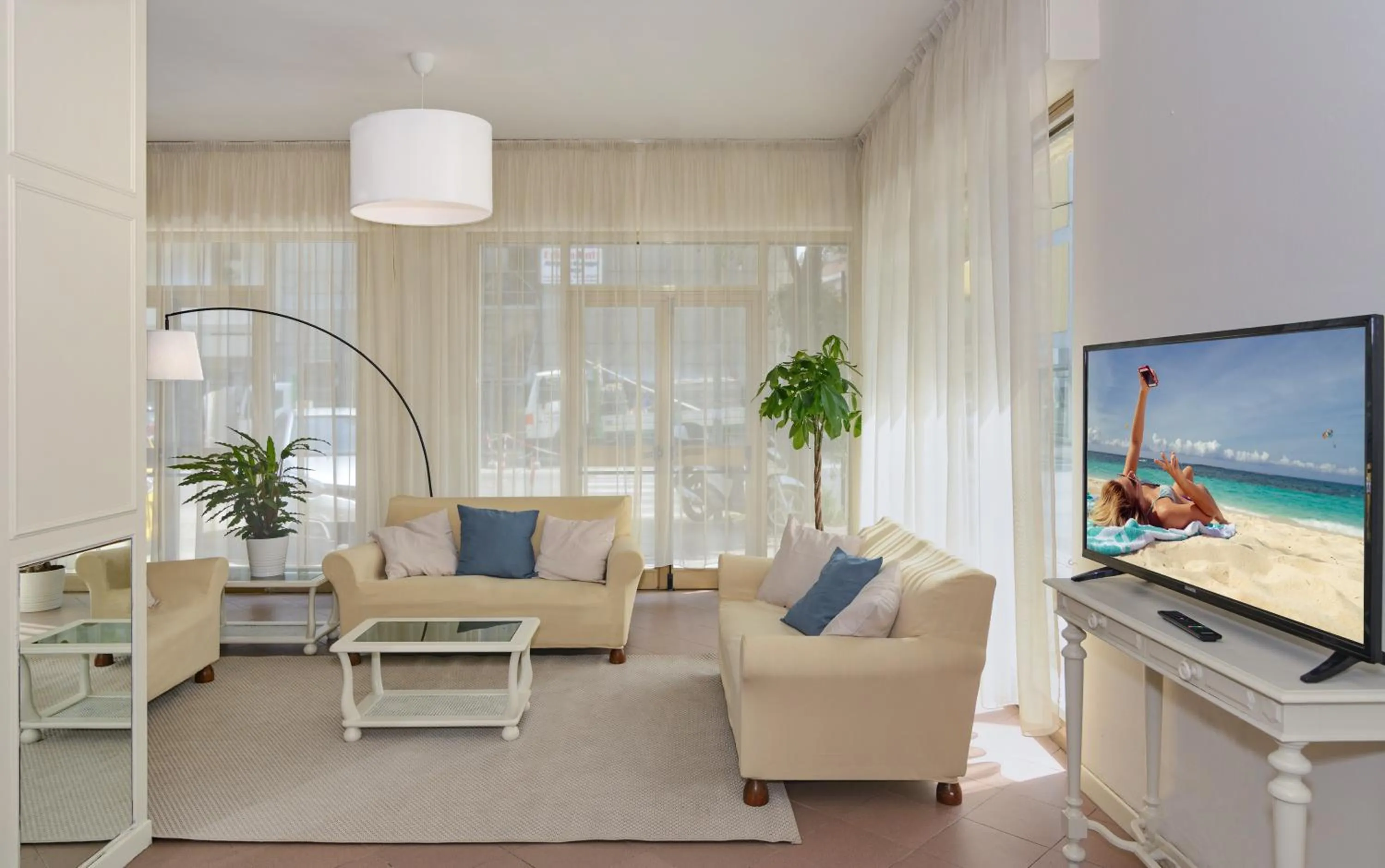 Communal lounge/ TV room in Hotel Stella D'Italia