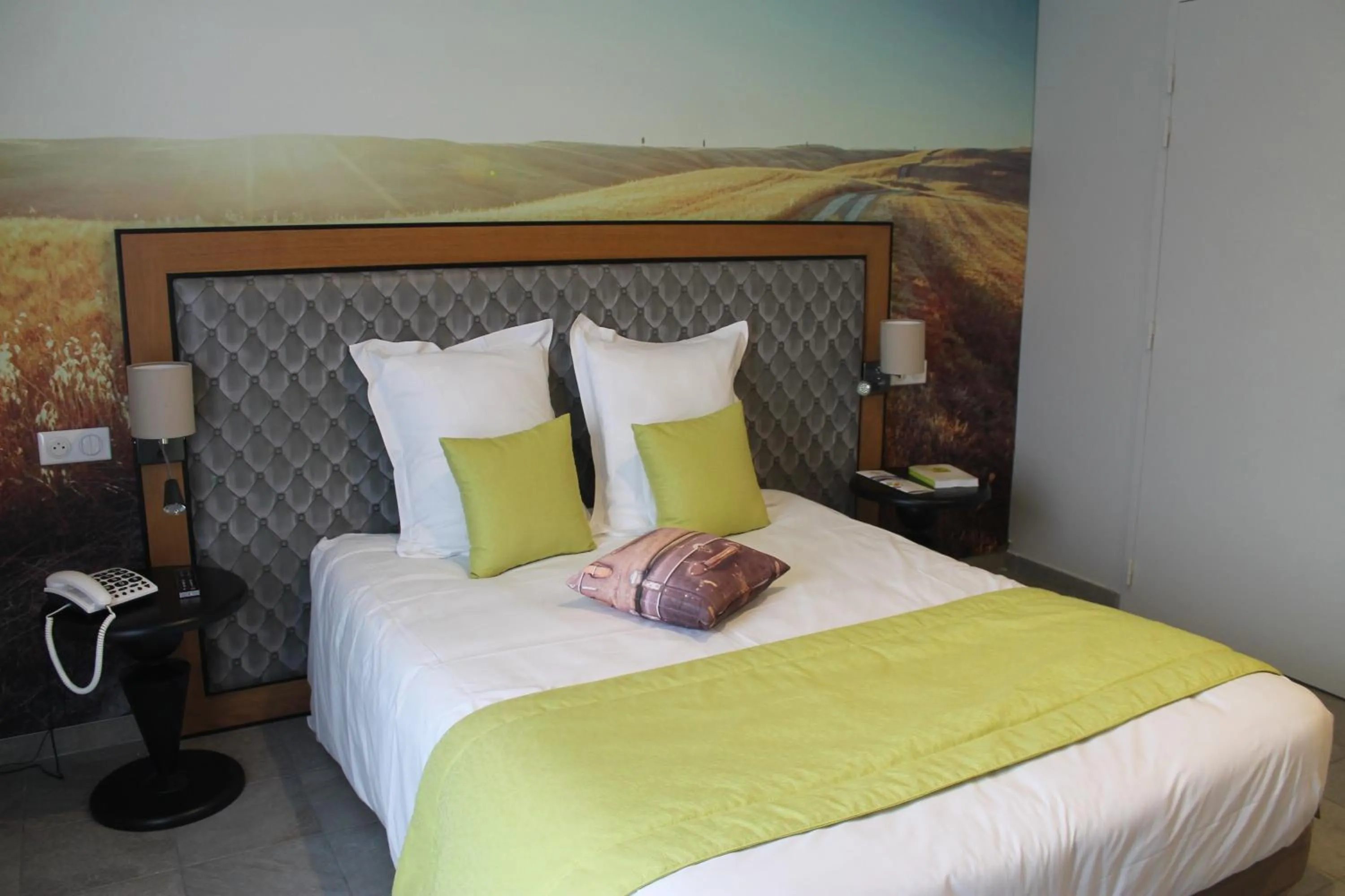 Bed in Logis Hôtel Le Tisseur des Saveurs