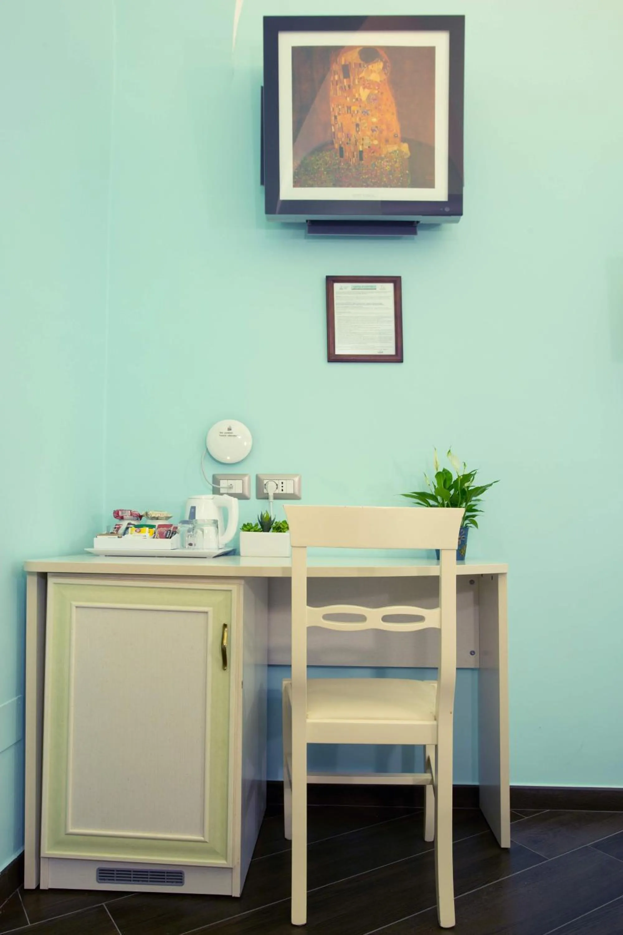 Decorative detail in Relais Parallelo 41