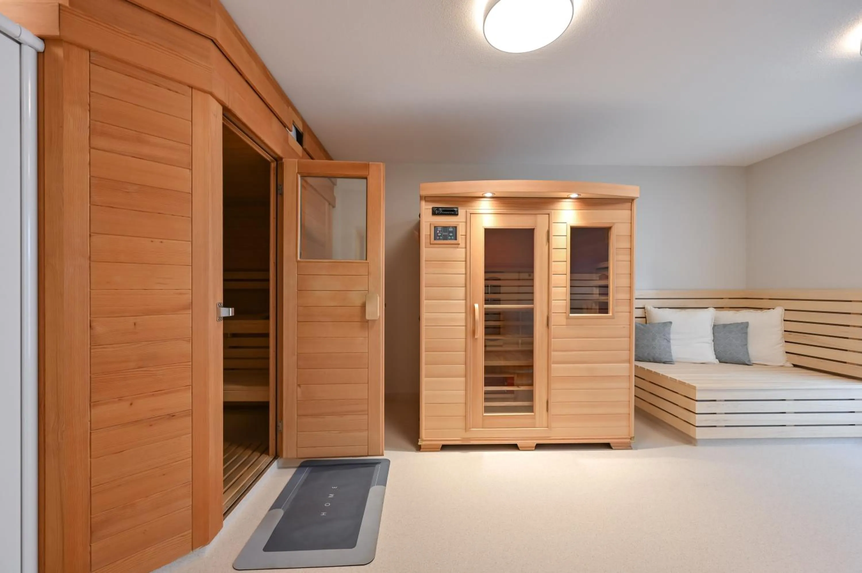 Sauna, Bed in Gästehaus Sankt Ulrich