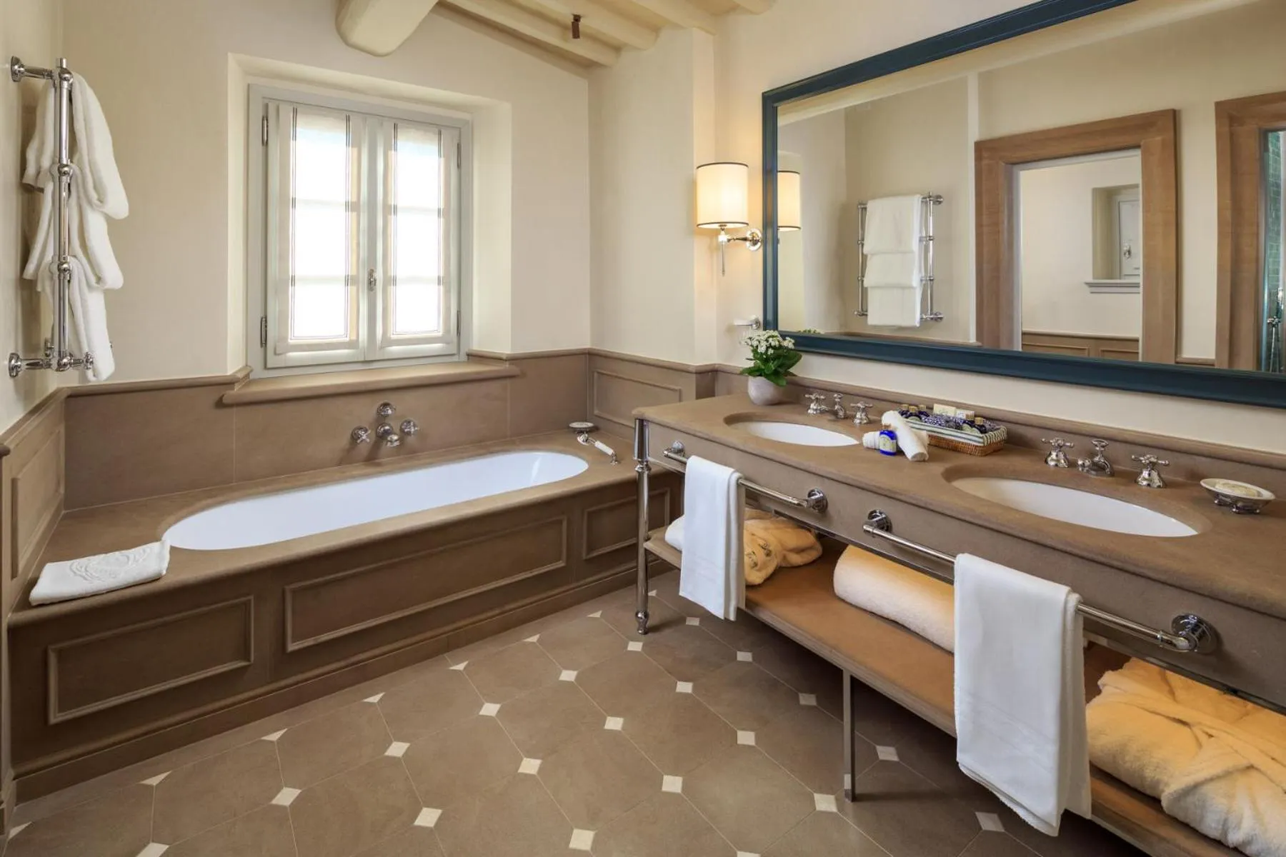 Bathroom, Bed in Villa La Massa