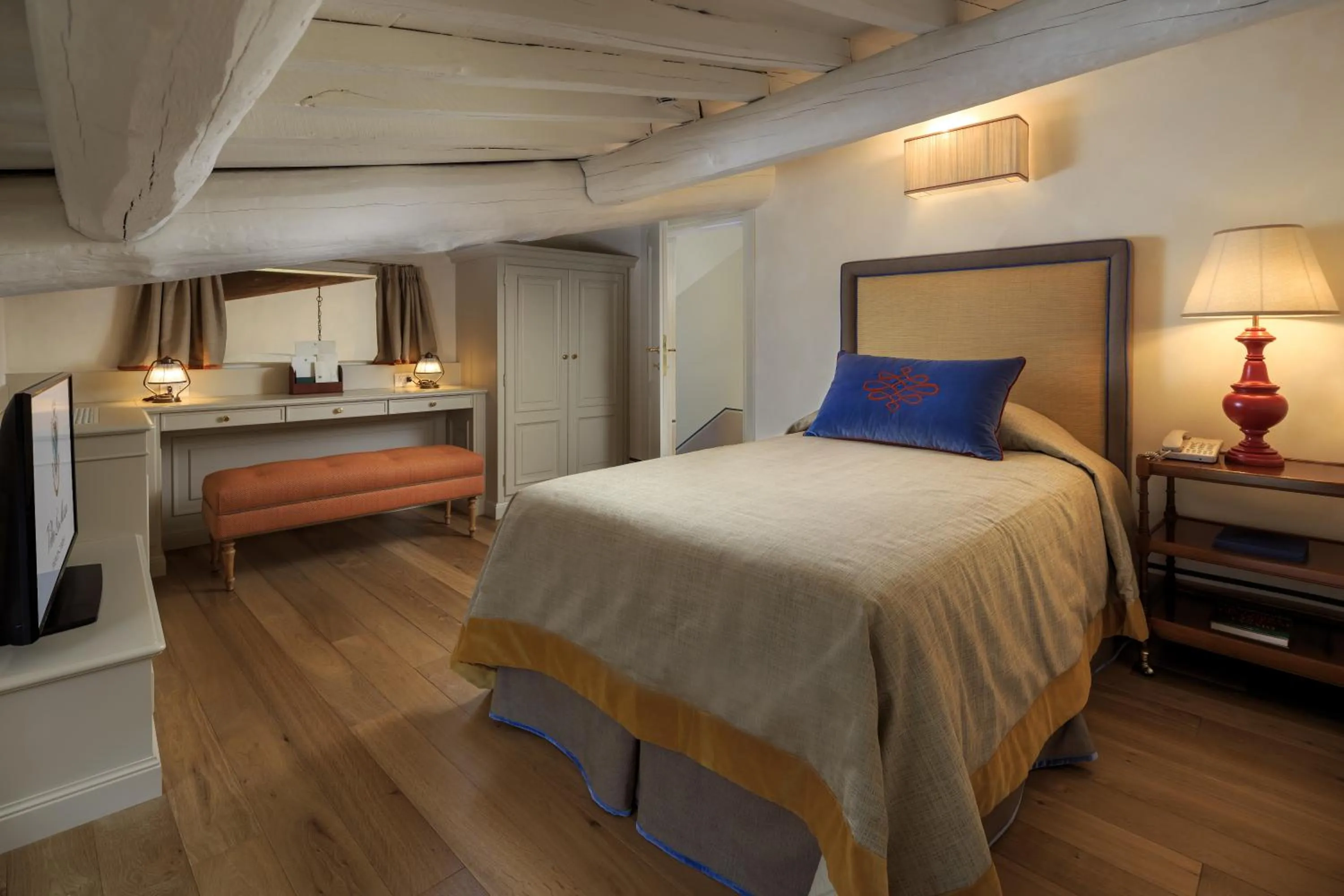 Bedroom, Bed in Villa La Massa