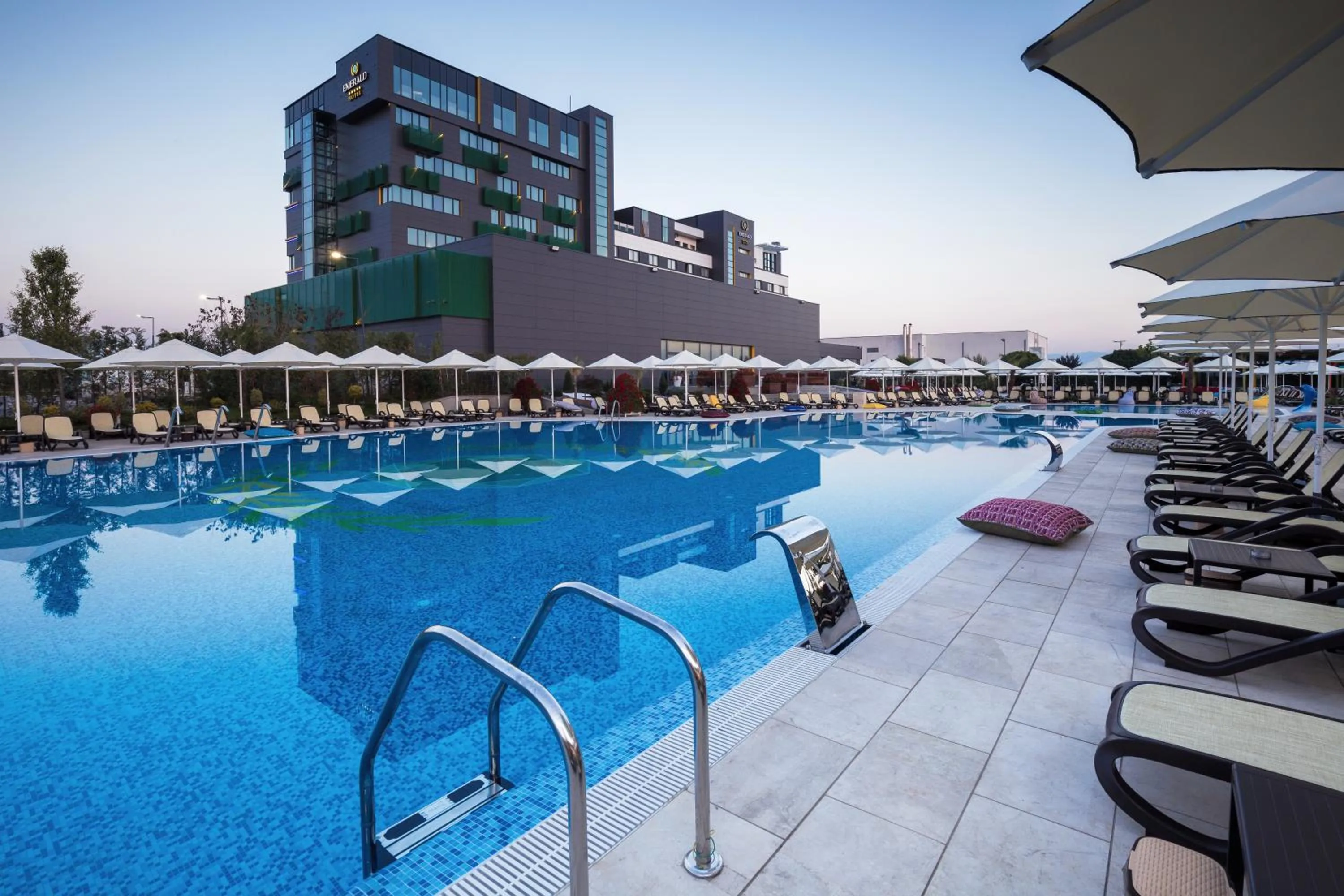 Swimming pool in Emerald Hotel