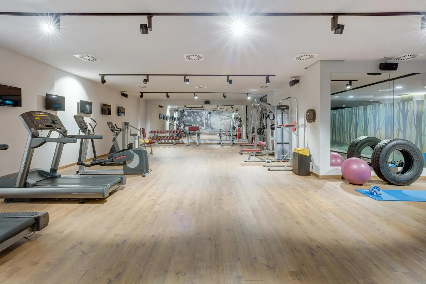 Fitness centre/facilities in Emerald Hotel