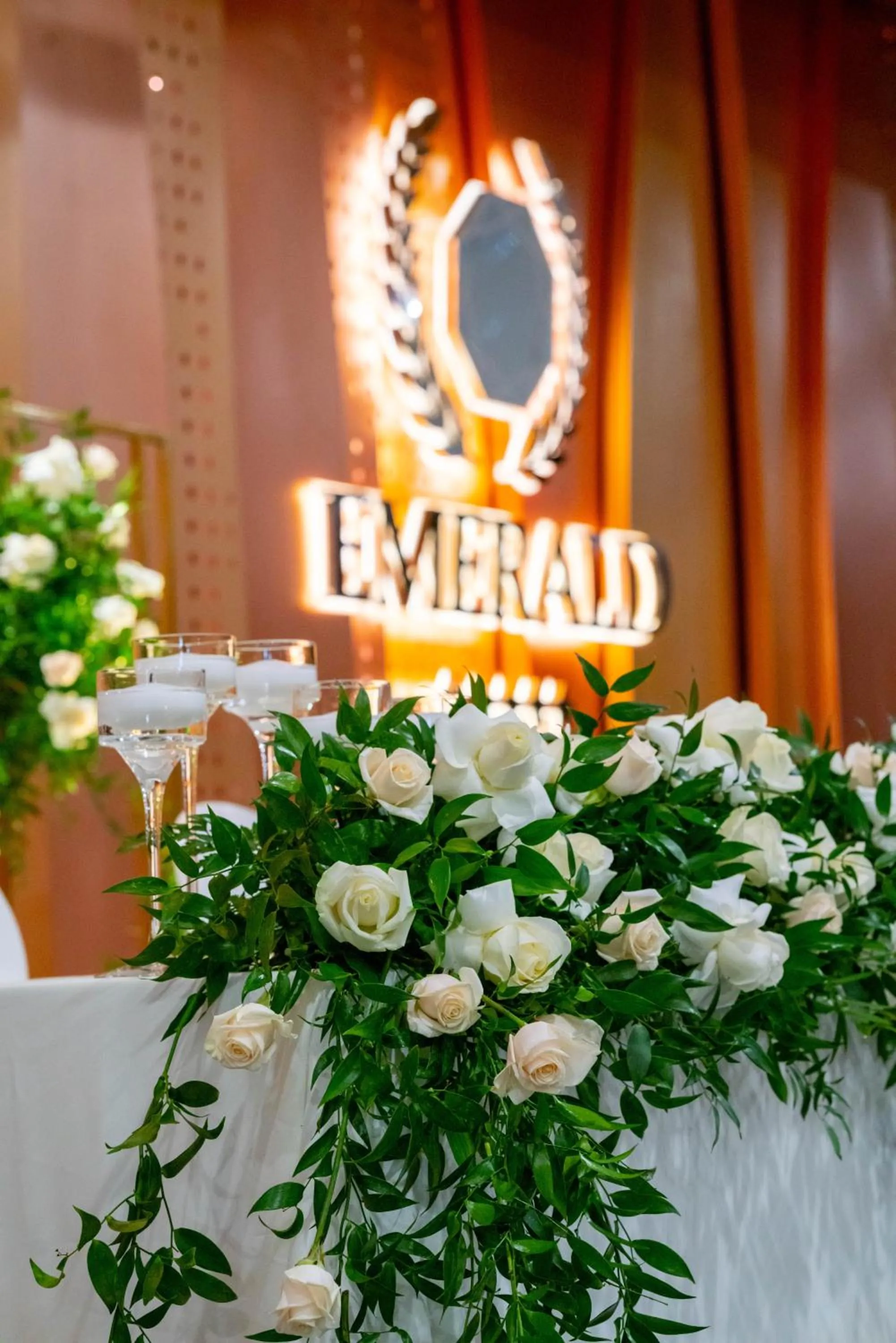 Restaurant/places to eat in Emerald Hotel