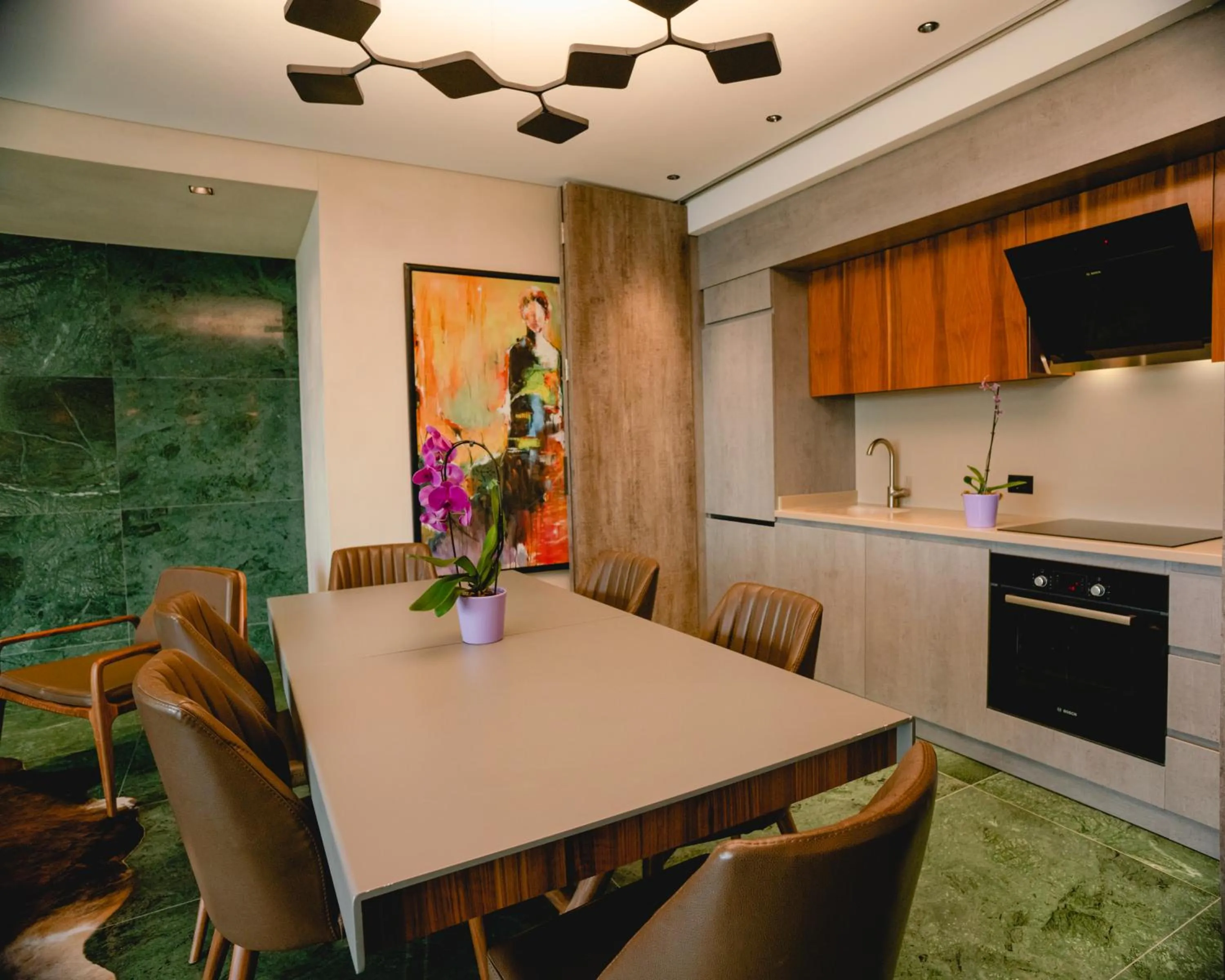 Kitchen or kitchenette in Emerald Hotel