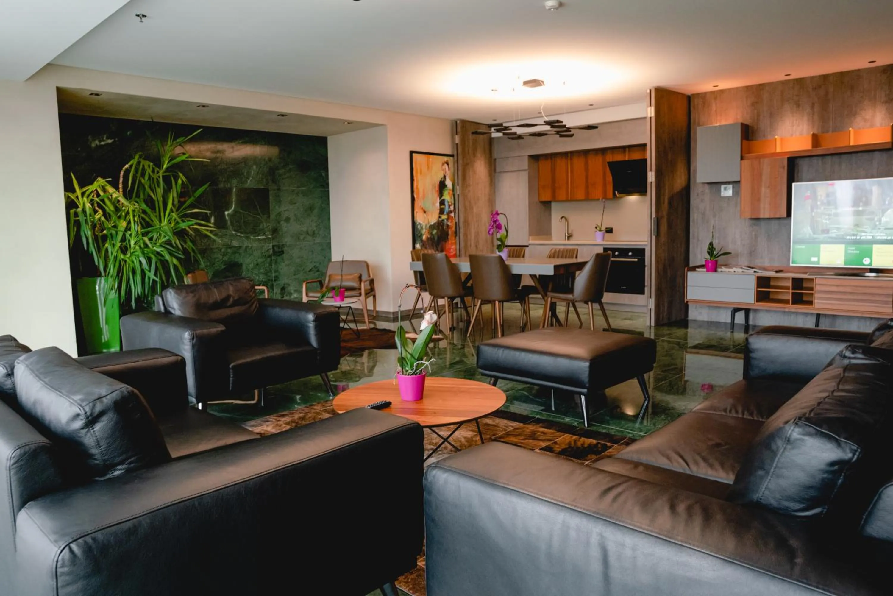 Kitchen or kitchenette in Emerald Hotel