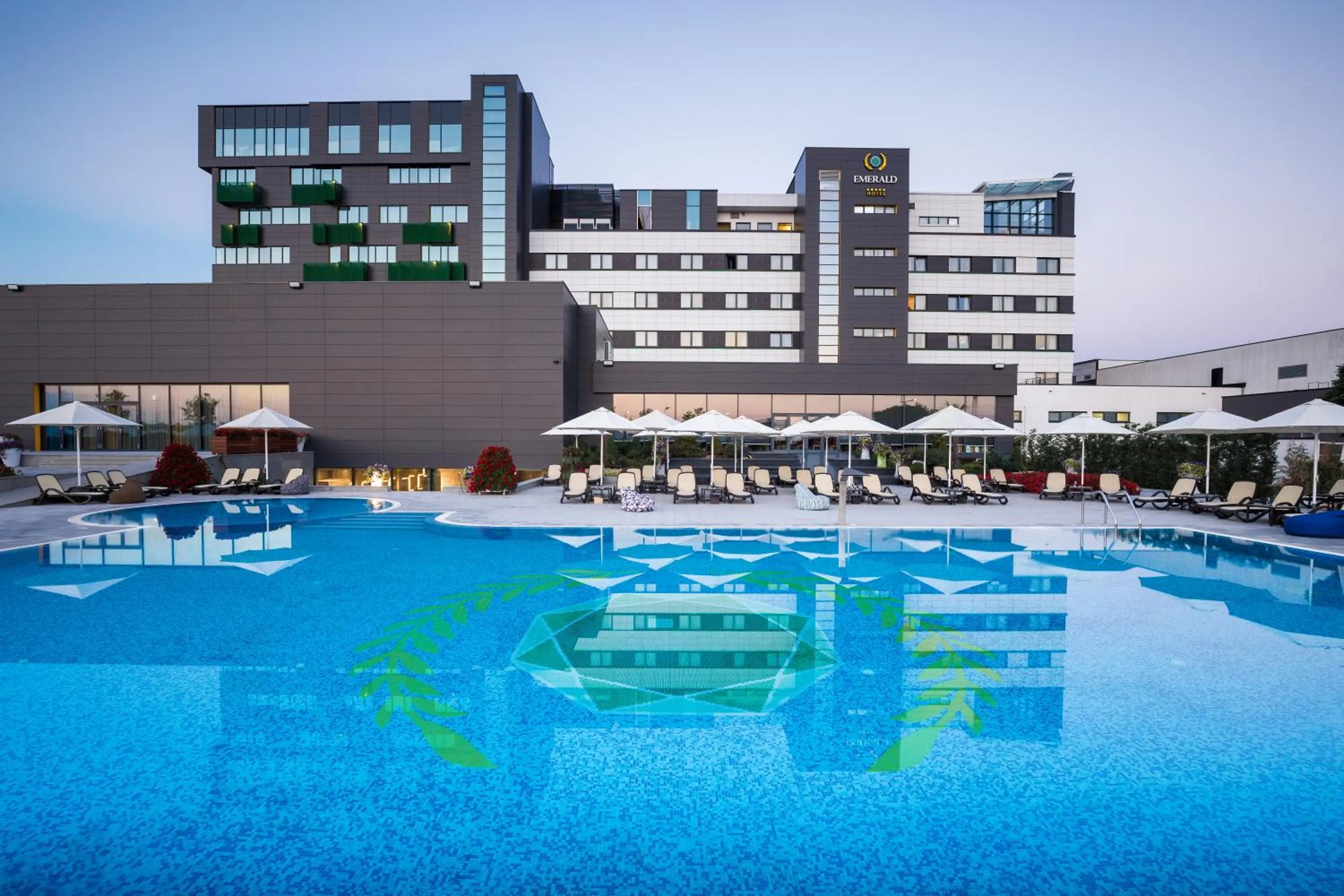 Swimming pool in Emerald Hotel