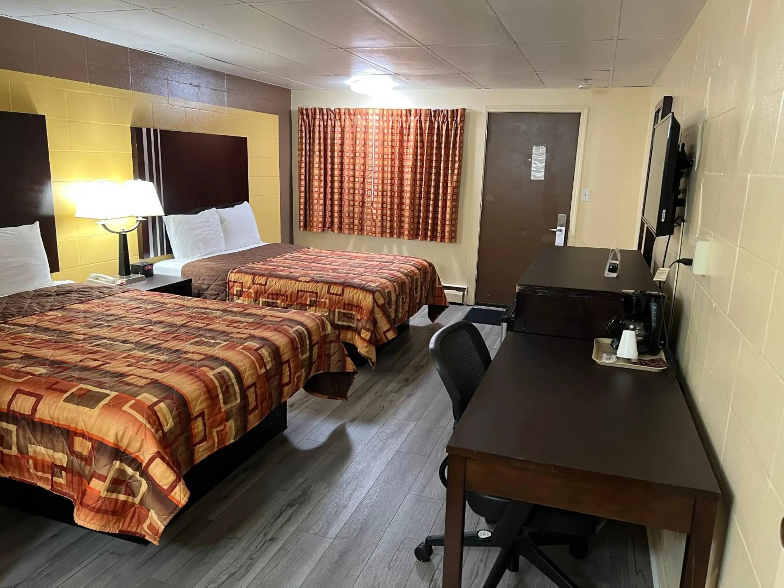 Photo of the whole room, Bed in Scottish Inns Tonawanda Photo of the whole room, Bed in Scottish Inns Tonawanda