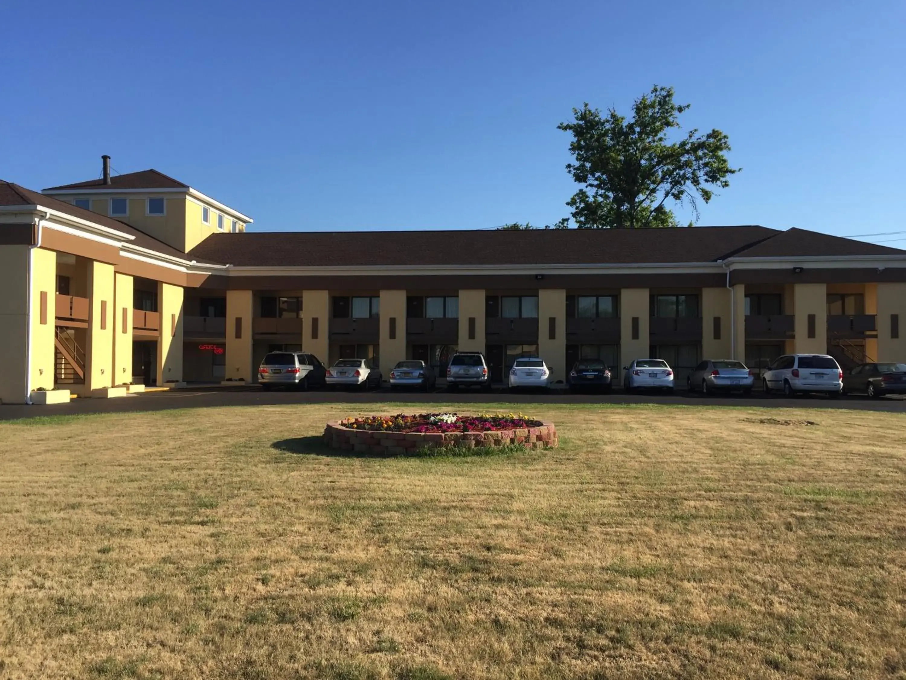 Property building in Scottish Inns Tonawanda Property building in Scottish Inns Tonawanda