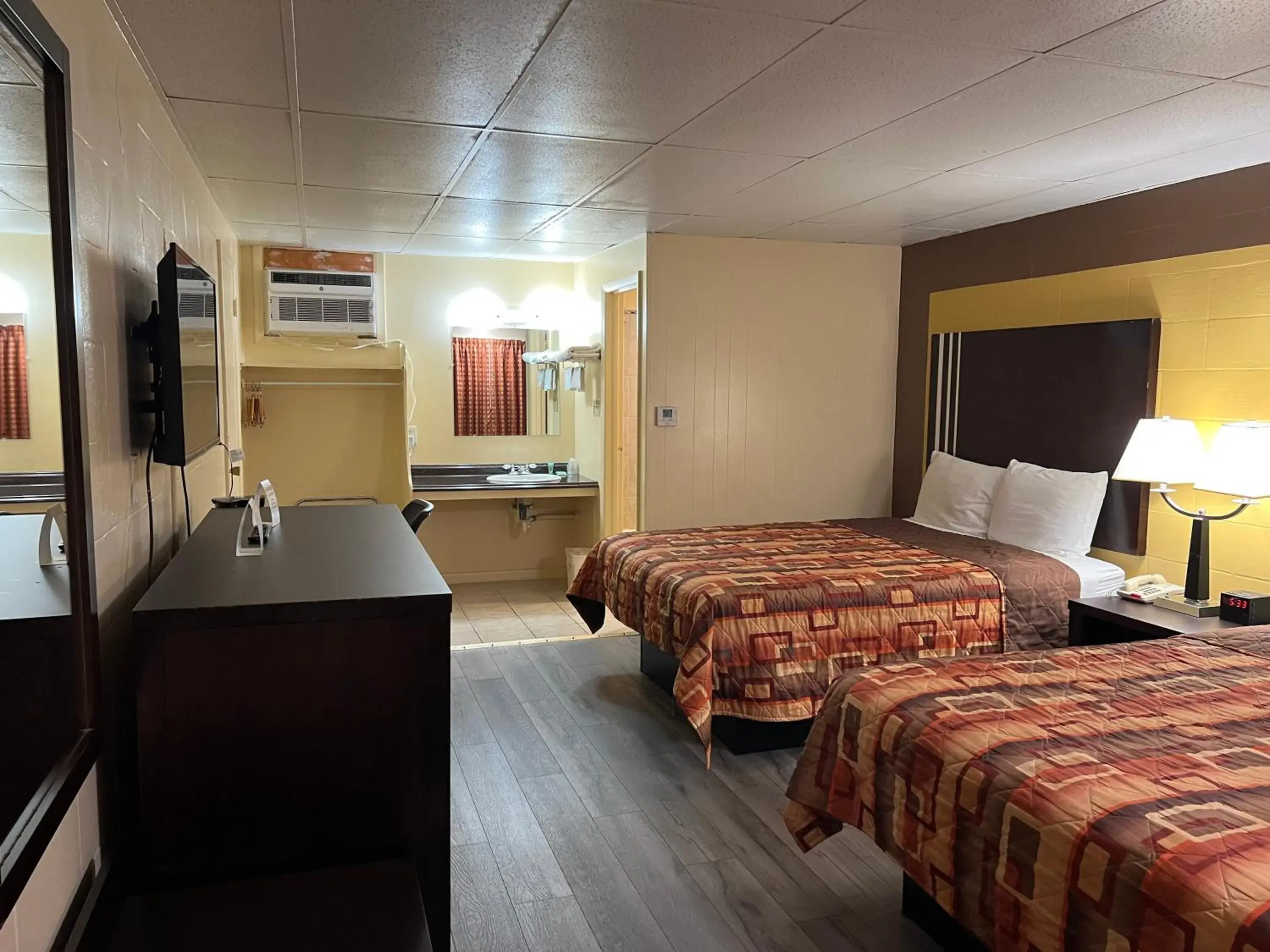 Bed in Scottish Inns Tonawanda Bed in Scottish Inns Tonawanda