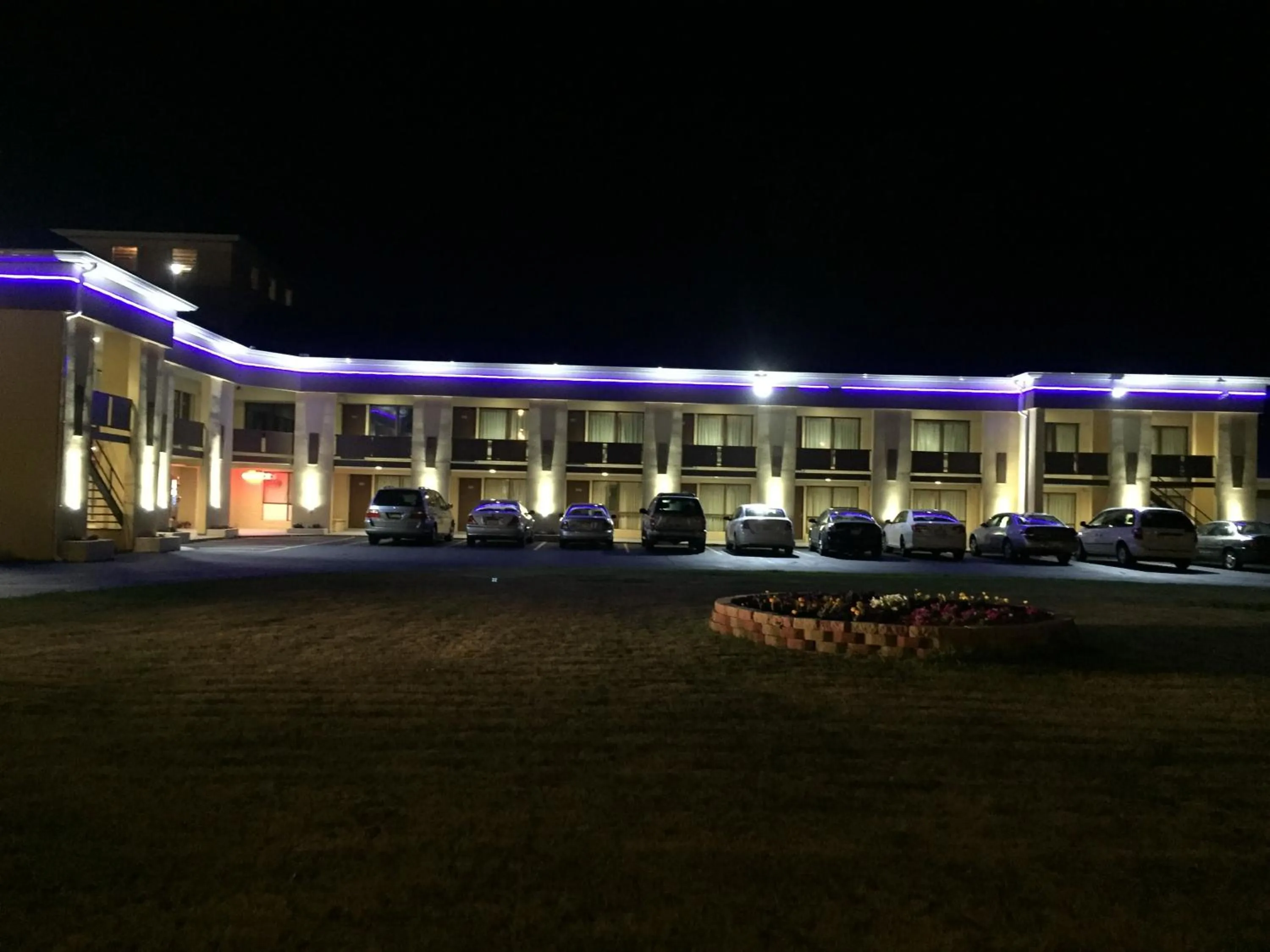 Property building in Scottish Inns Tonawanda