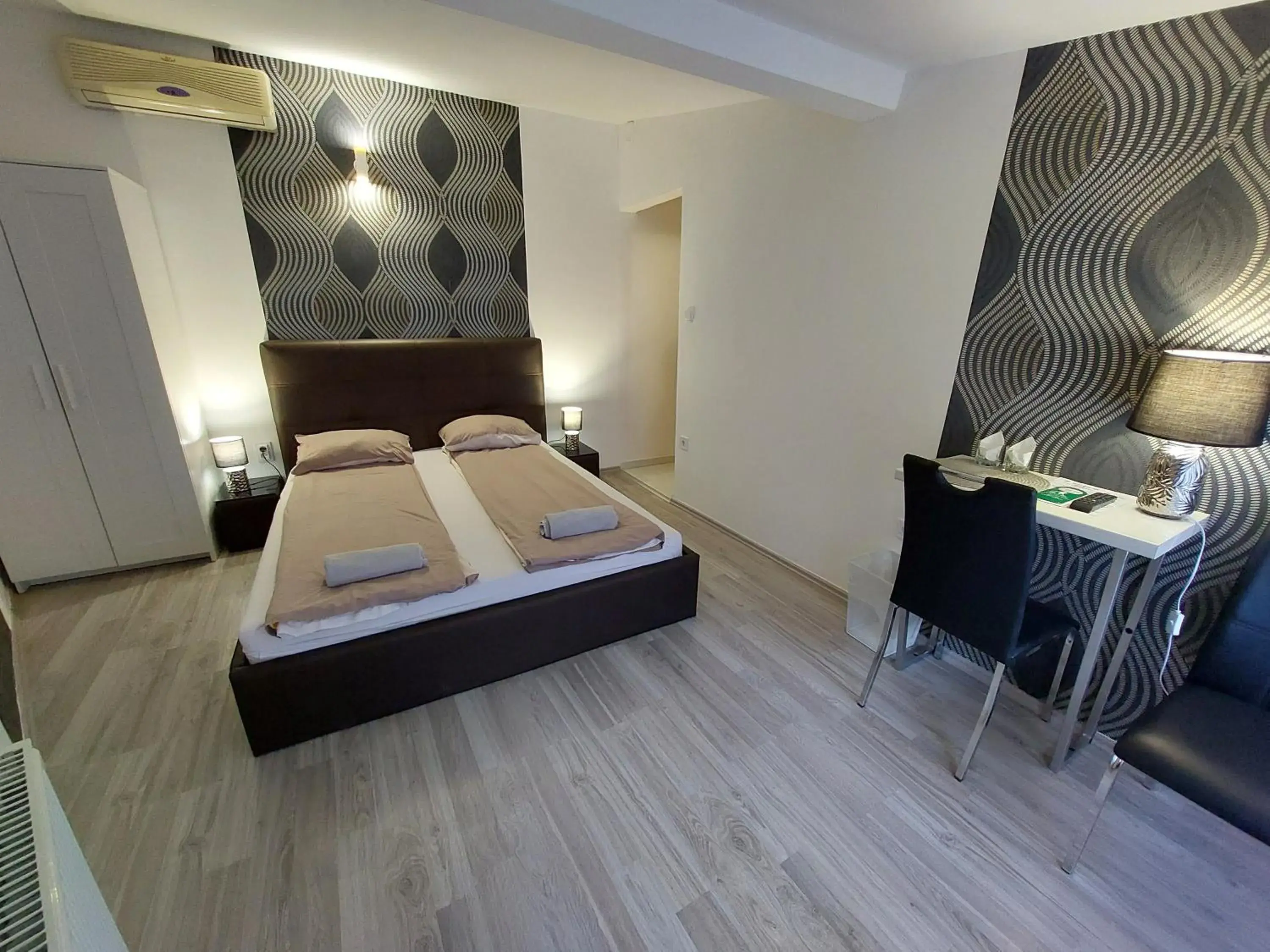 Deluxe Double Room - single occupancy in Palma Vendégház Deluxe Double Room - single occupancy in Palma Vendégház