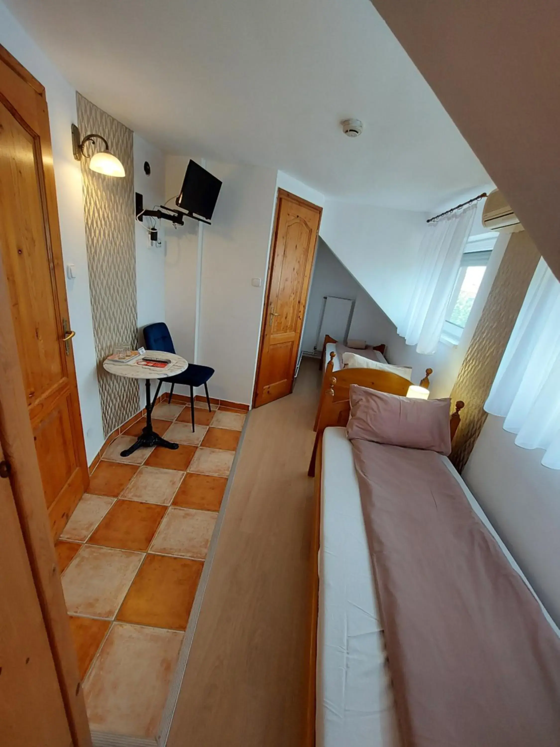 Standard Twin Room - single occupancy in Palma Vendégház Standard Twin Room - single occupancy in Palma Vendégház