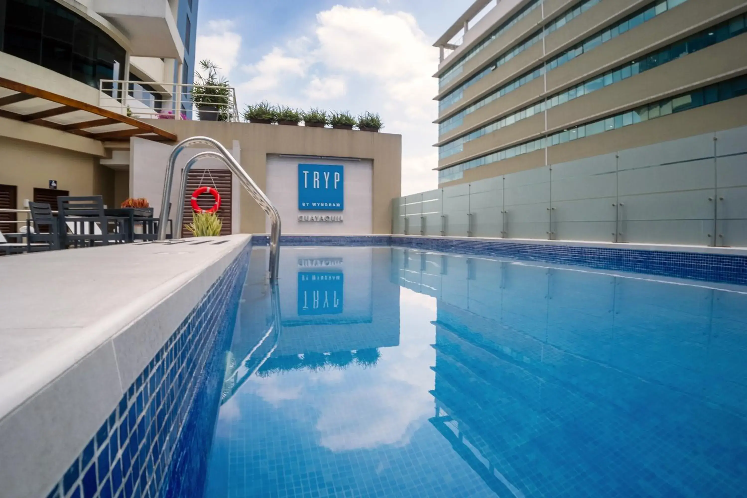 Pool view in TRYP by Wyndham Guayaquil Airport Pool view in TRYP by Wyndham Guayaquil Airport