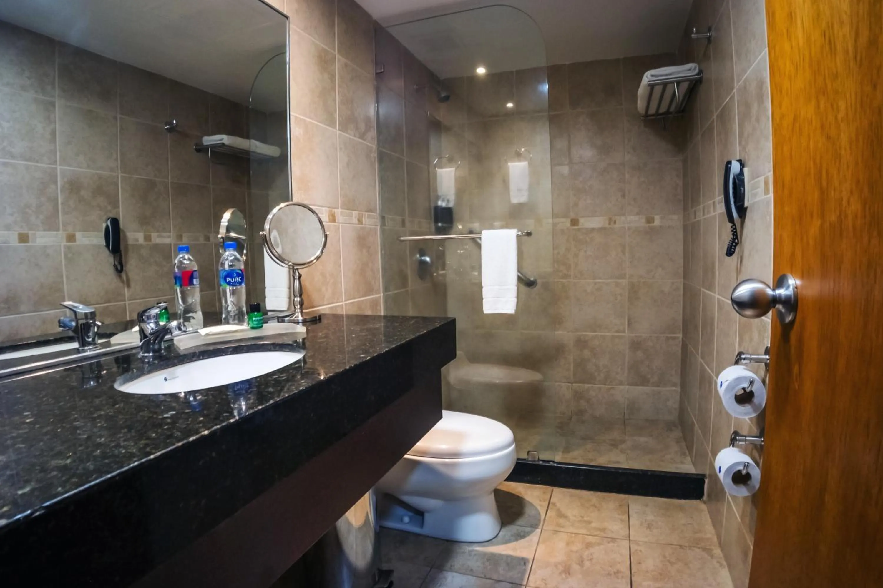 Shower in TRYP by Wyndham Guayaquil Airport