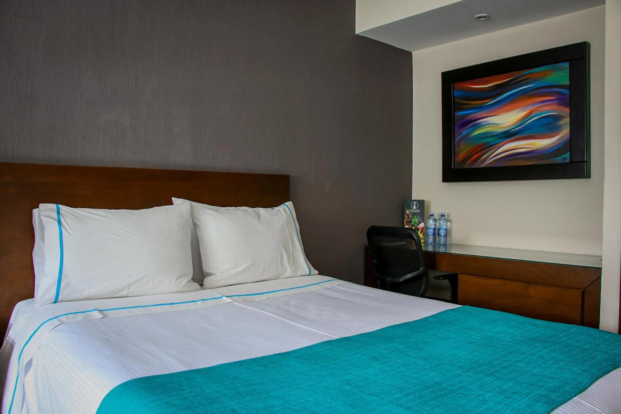 Bedroom, Bed in Country Hotel & Suites