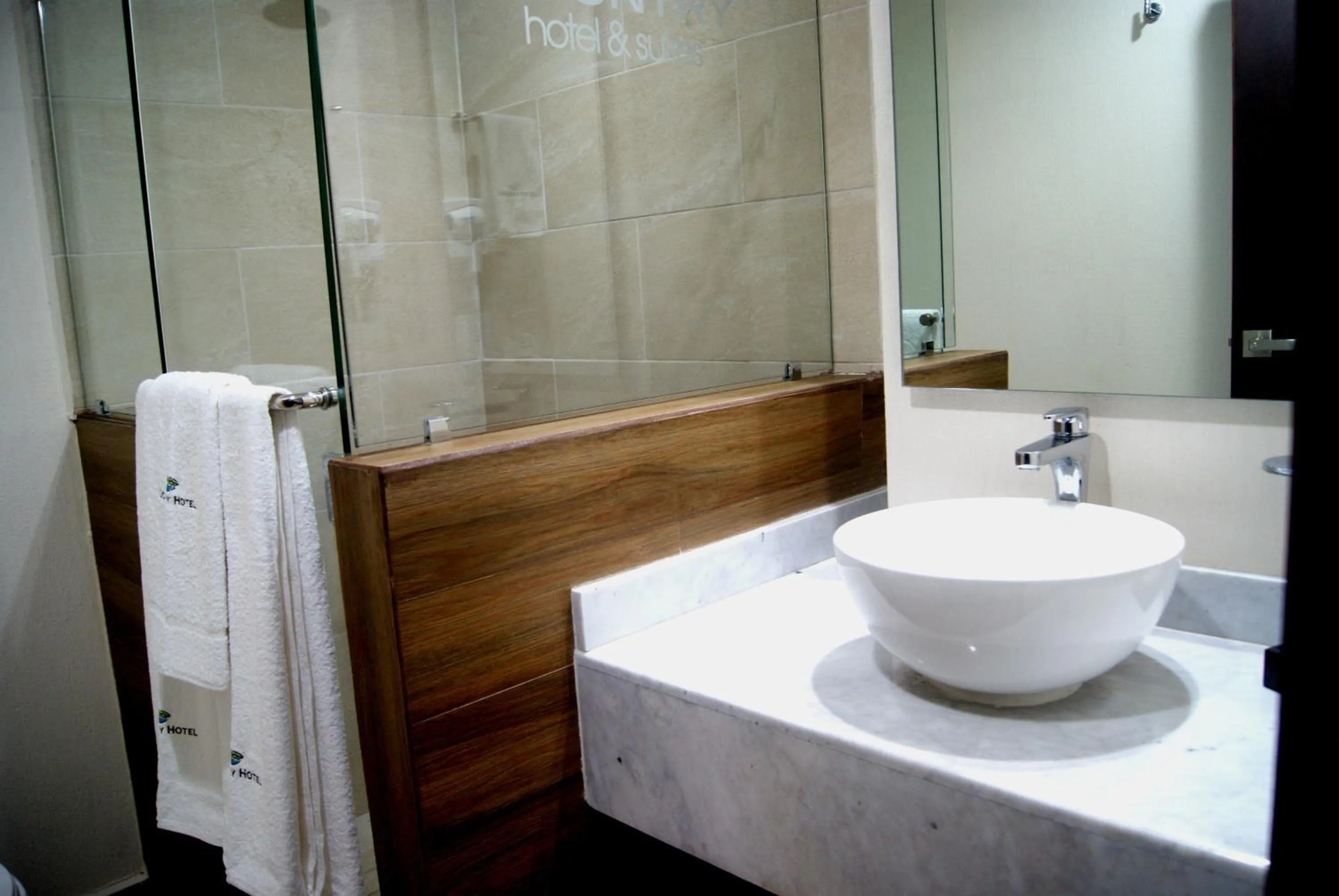 Bathroom in Country Hotel & Suites