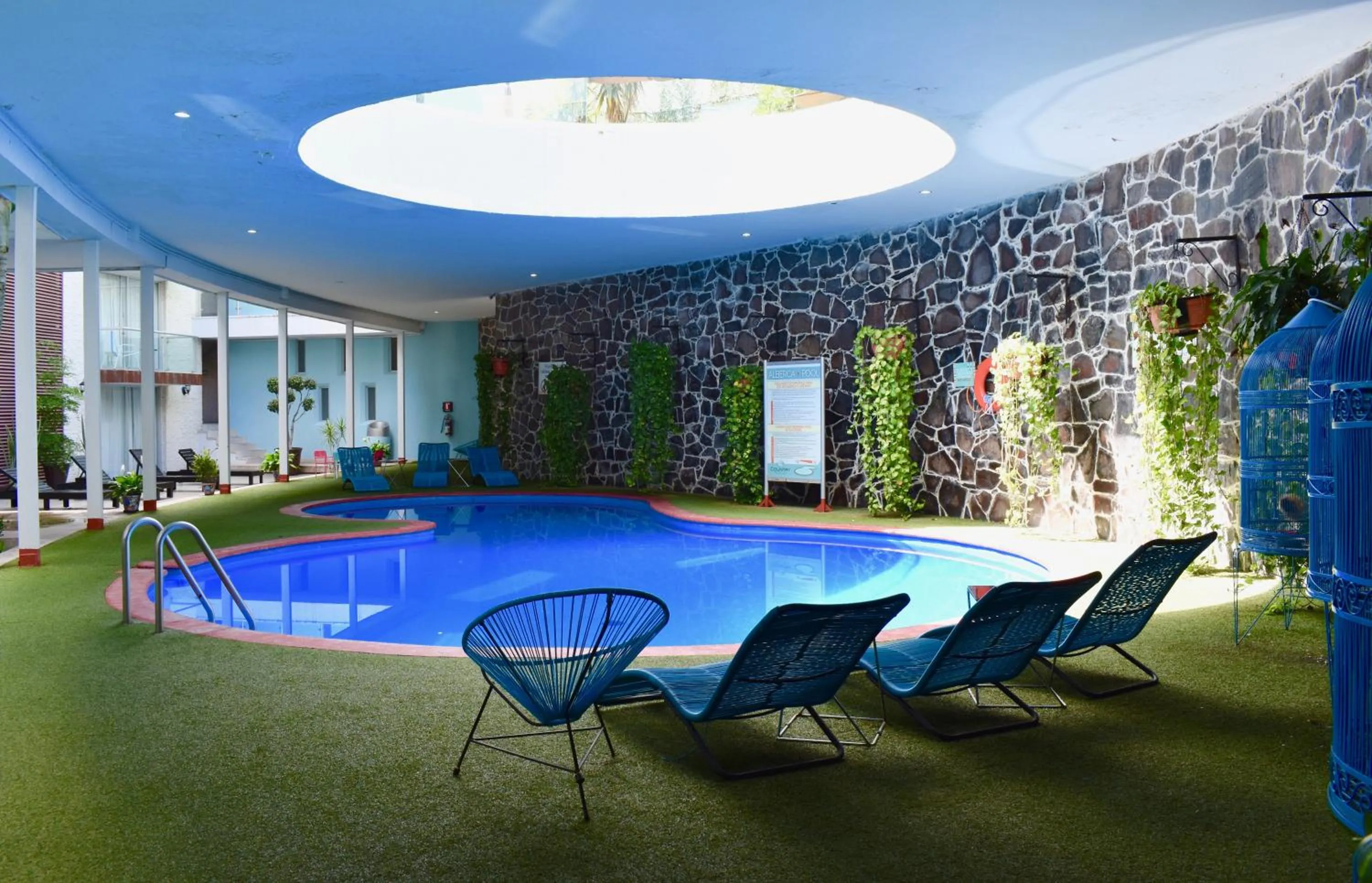 Swimming pool in Country Hotel & Suites